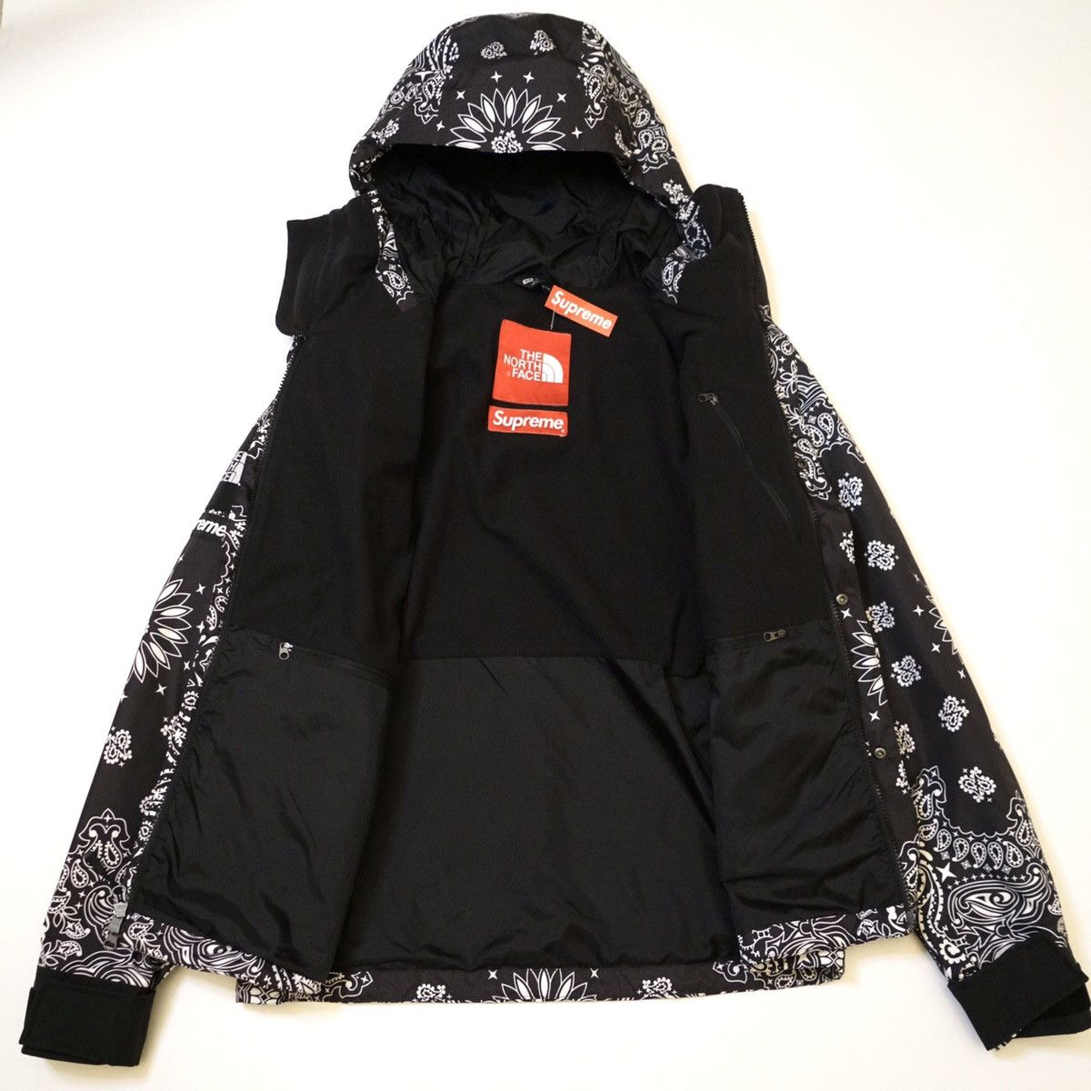 Supreme Supreme x TNF Bandana Mountain Parka in Black Size US M / EU 48-50 / 2 - 8 Thumbnail