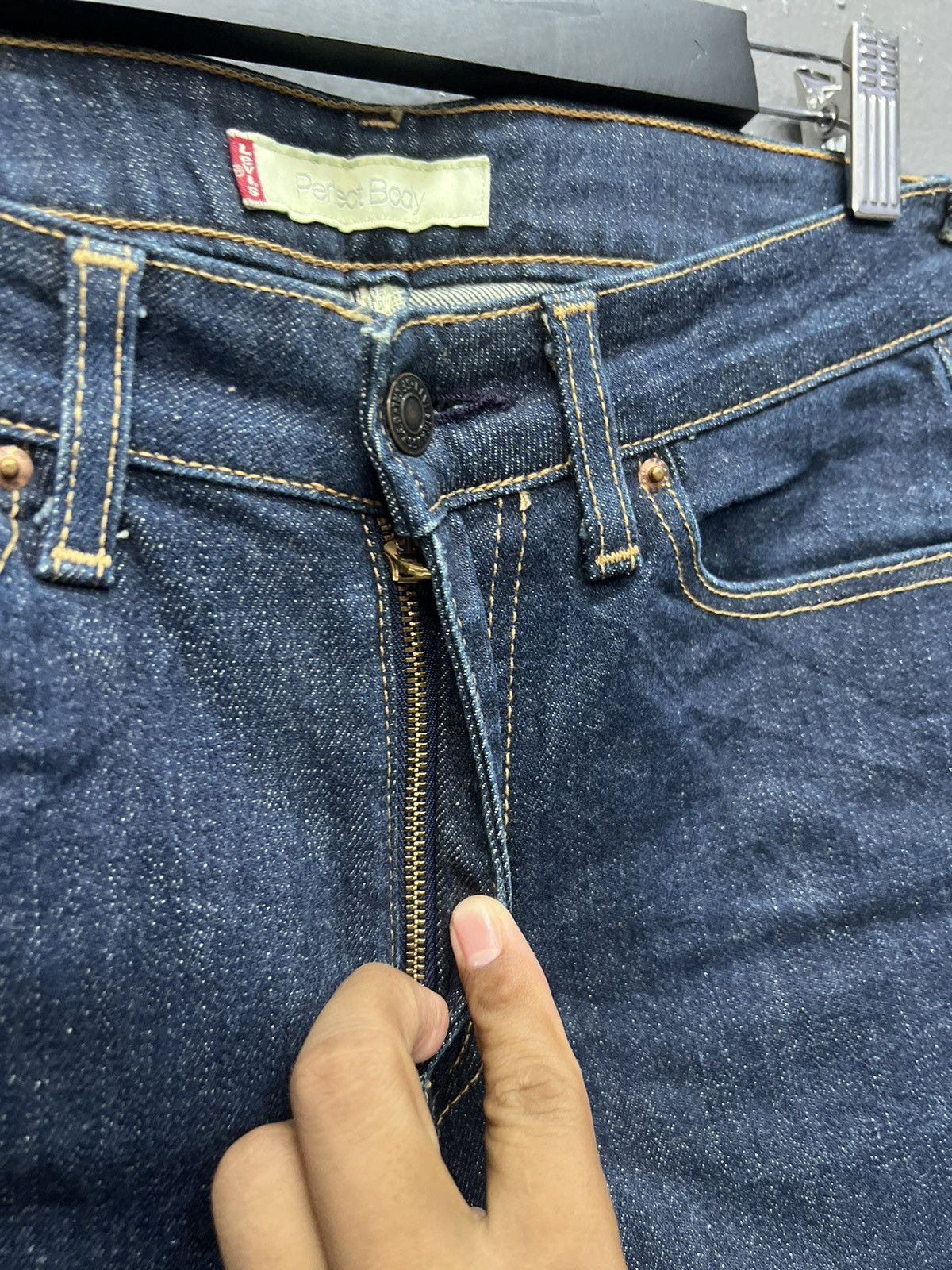 Levi's LEVIS PERFECT BODY DENIM JEANS SIZE 28 Size 28" / US 6 / IT 42 - 4 Thumbnail