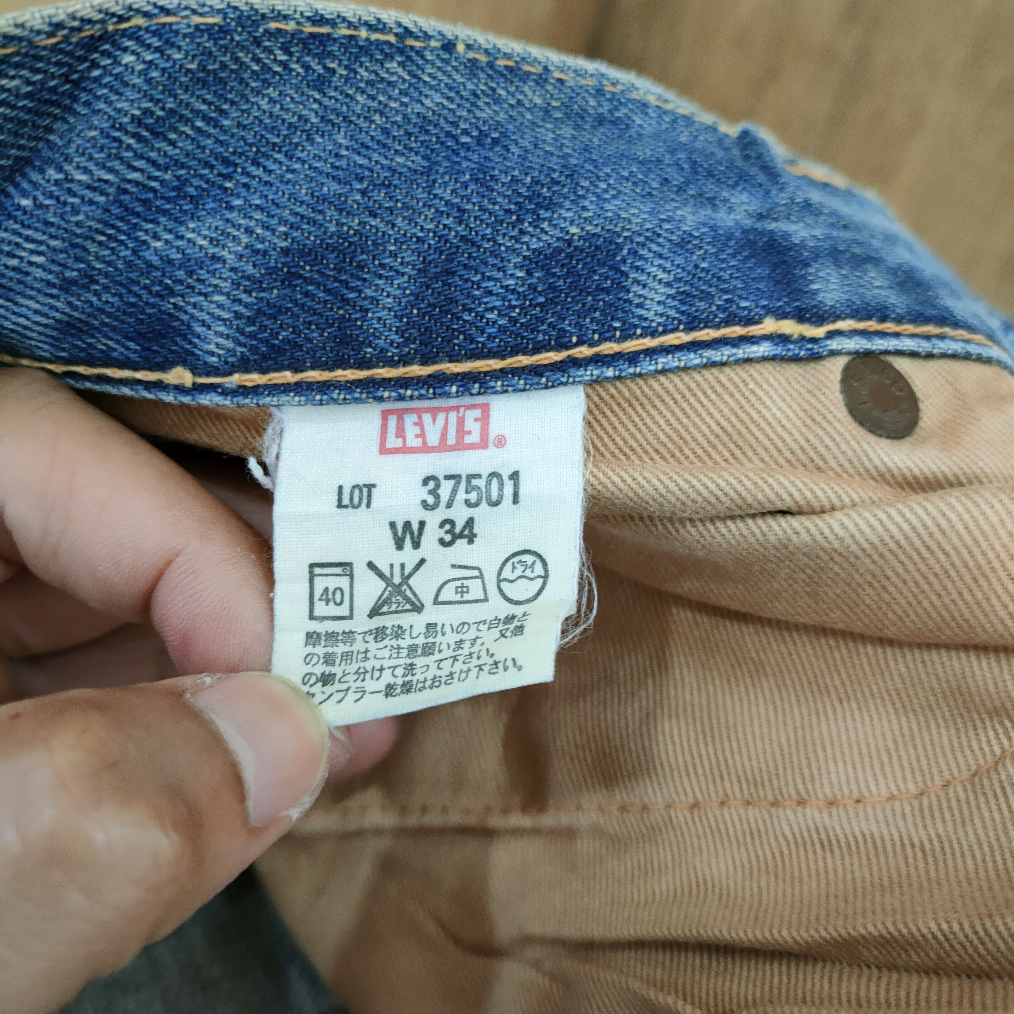 Levi's Vintage Clothing VINTAGE LEVI'S 37501 BIG E RUSTY FADED RIPPEP JEANS Size US 32 / EU 48 - 16 Thumbnail