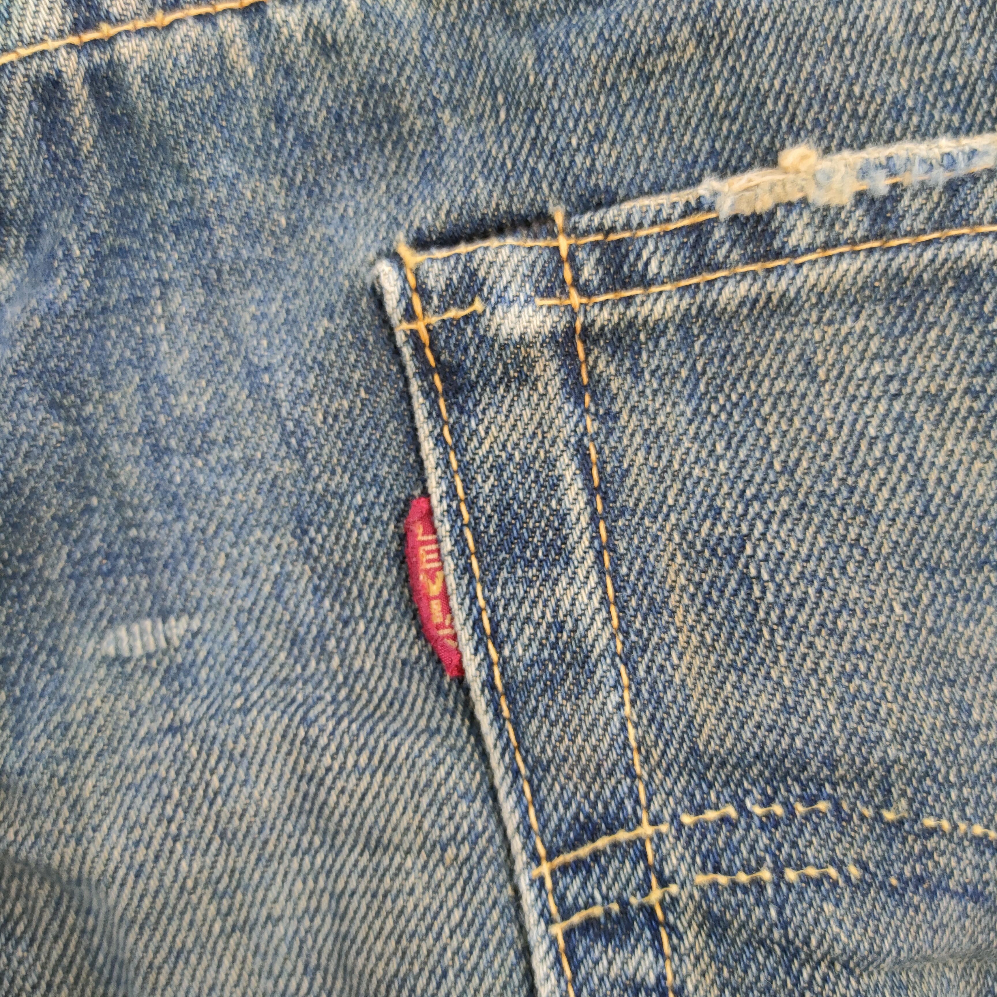 Levi's Vintage Clothing VINTAGE LEVI'S 37501 BIG E RUSTY FADED RIPPEP JEANS Size US 32 / EU 48 - 13 Thumbnail