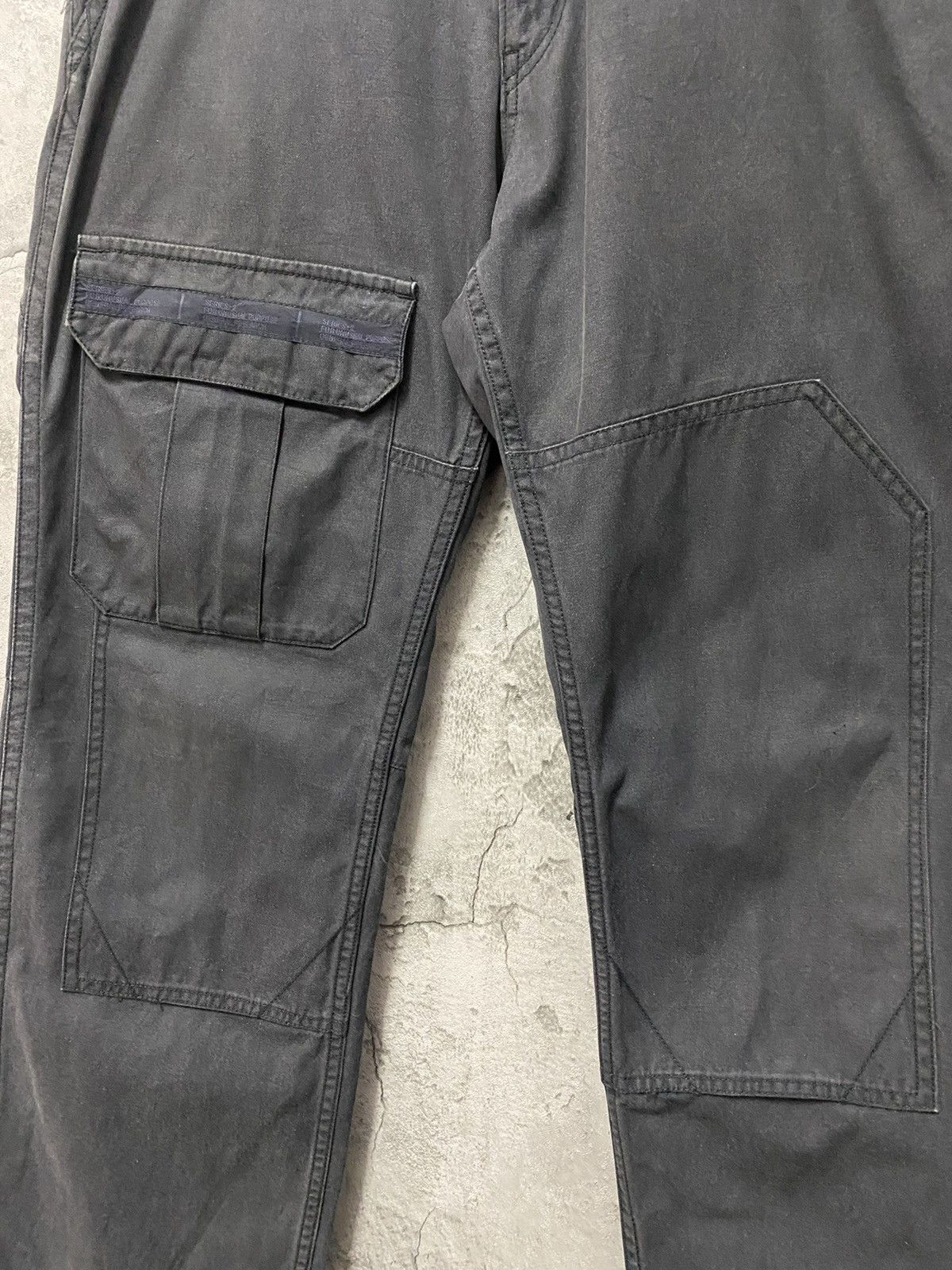 General Research × Vintage A/W 02 General Research Double Knee Cargo Back Zipper Pants Size US 32 / EU 48 - 7 Thumbnail