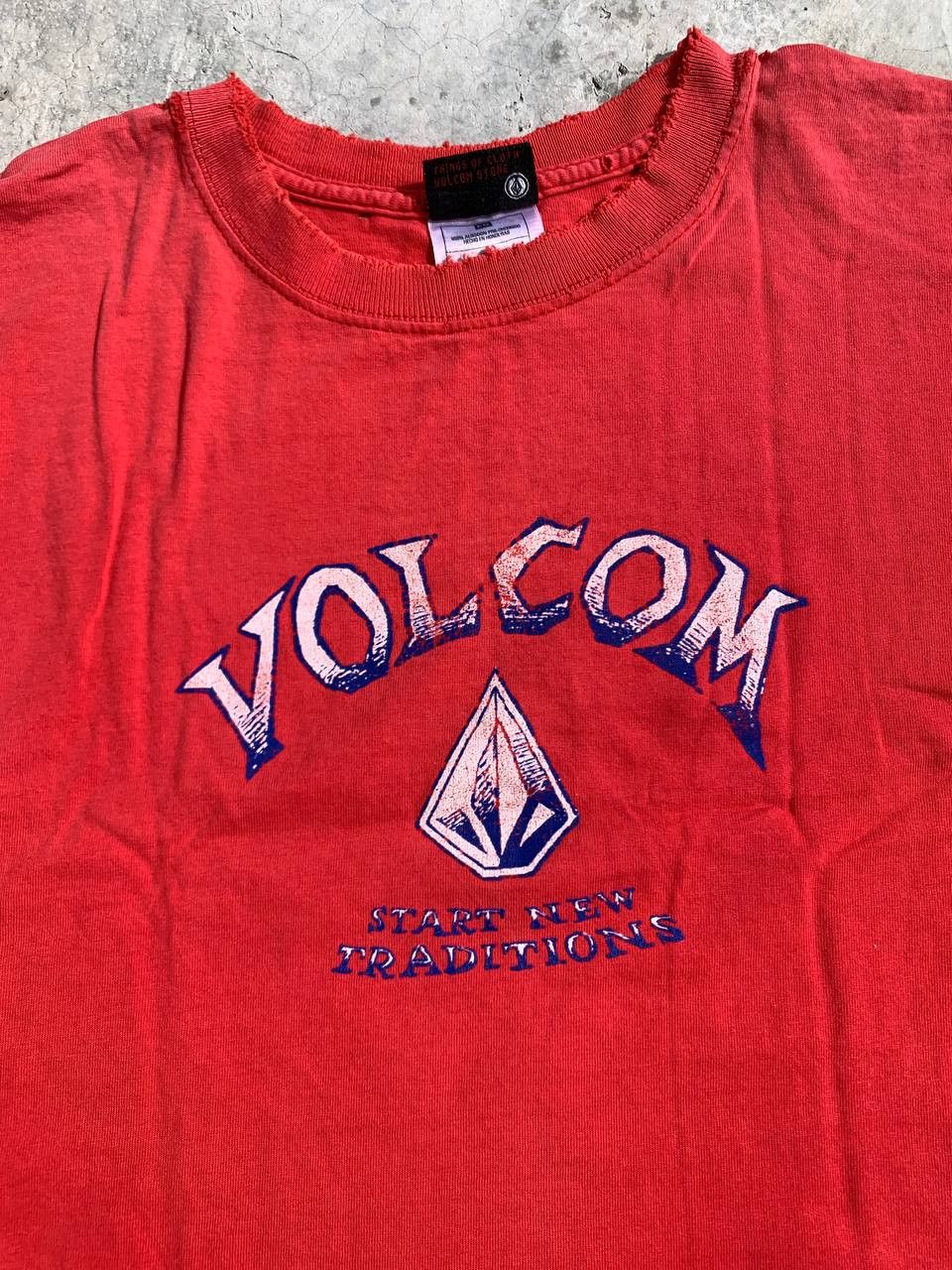 Volcom Vintage Volcom Skateboards Distressed Faded Tshirt Size US XL / EU 56 / 4 - 3 Thumbnail