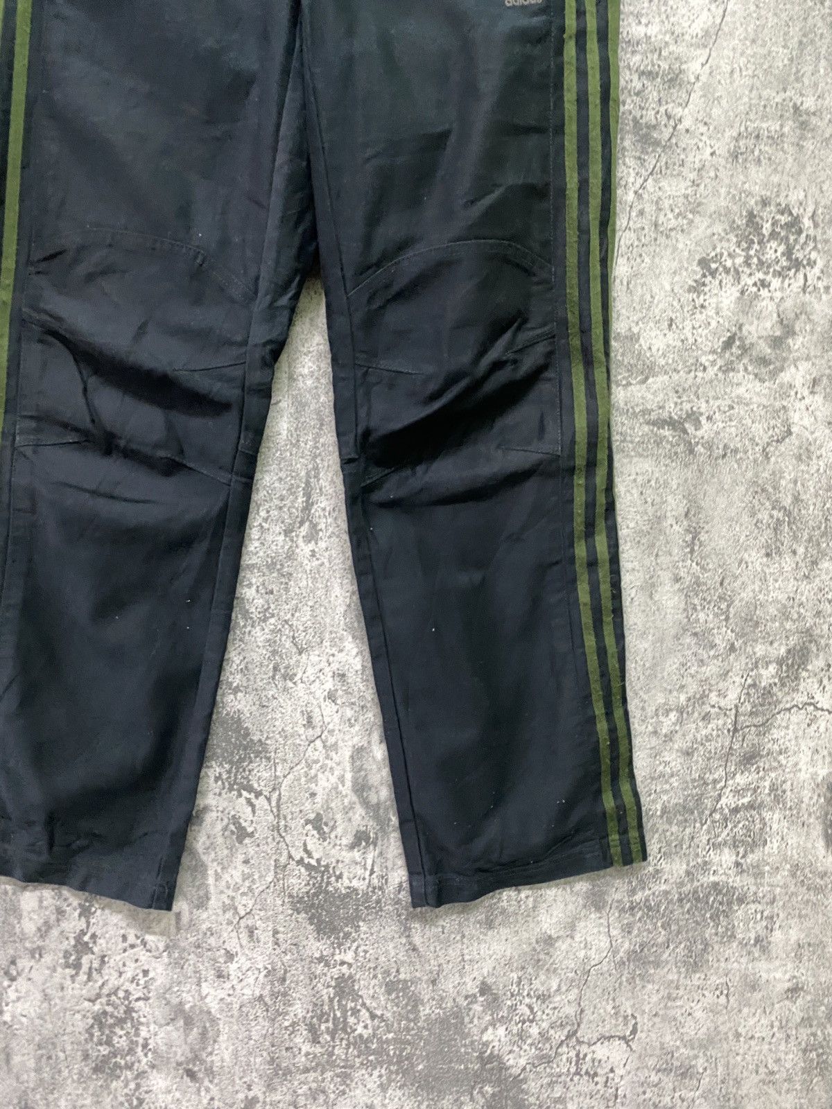 Adidas ADIDAS 3 Stripe Green Embroidered Logo pants Size US 30 / EU 46 - 7 Thumbnail