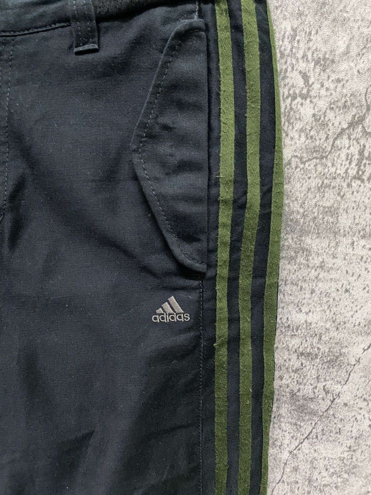 Adidas ADIDAS 3 Stripe Green Embroidered Logo pants Size US 30 / EU 46 - 8 Thumbnail