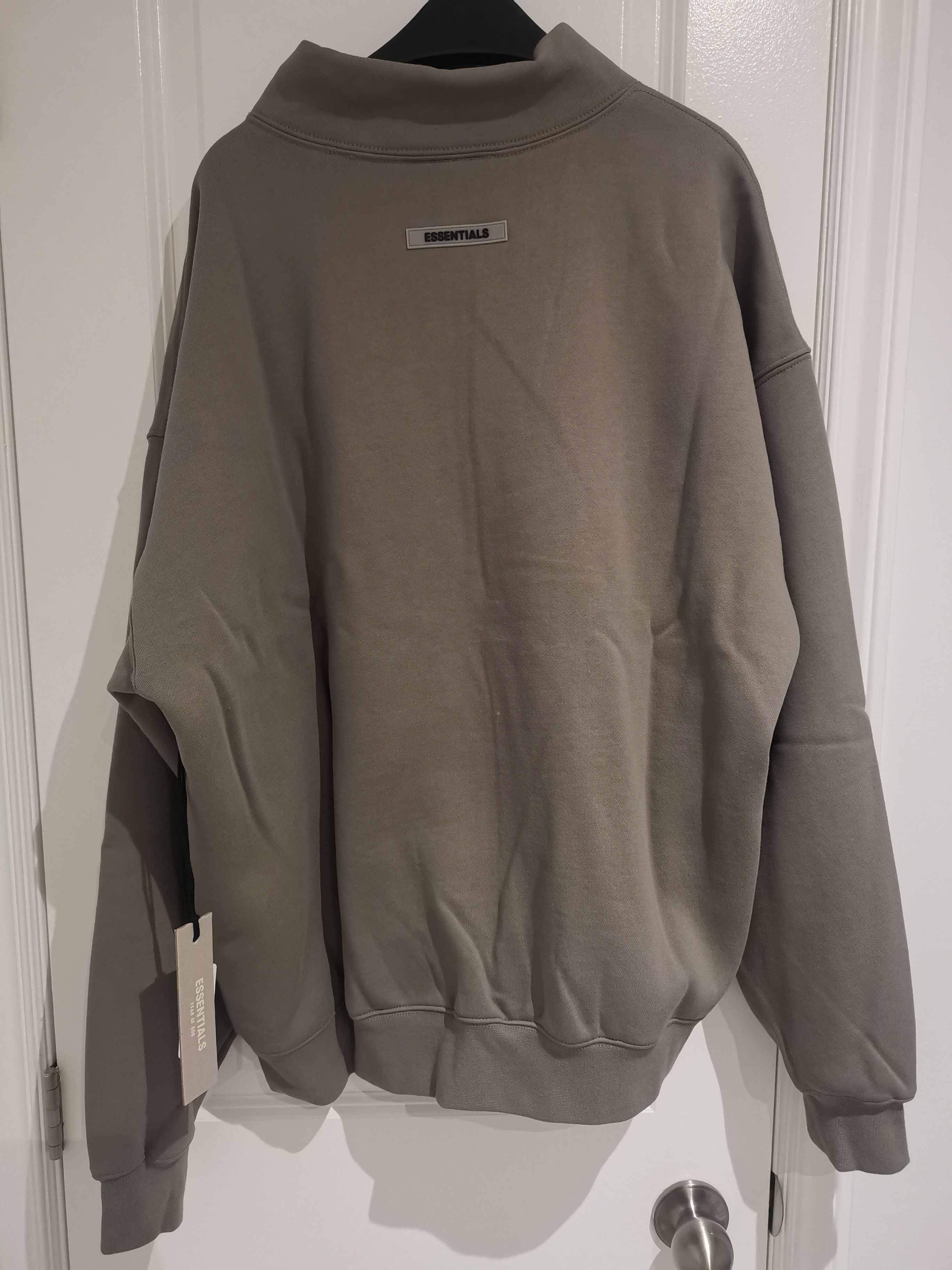 Fear of God Fear of God Essential Charcoal Mock Neck Sweatshirt Large Size US L / EU 52-54 / 3 - 2 Thumbnail