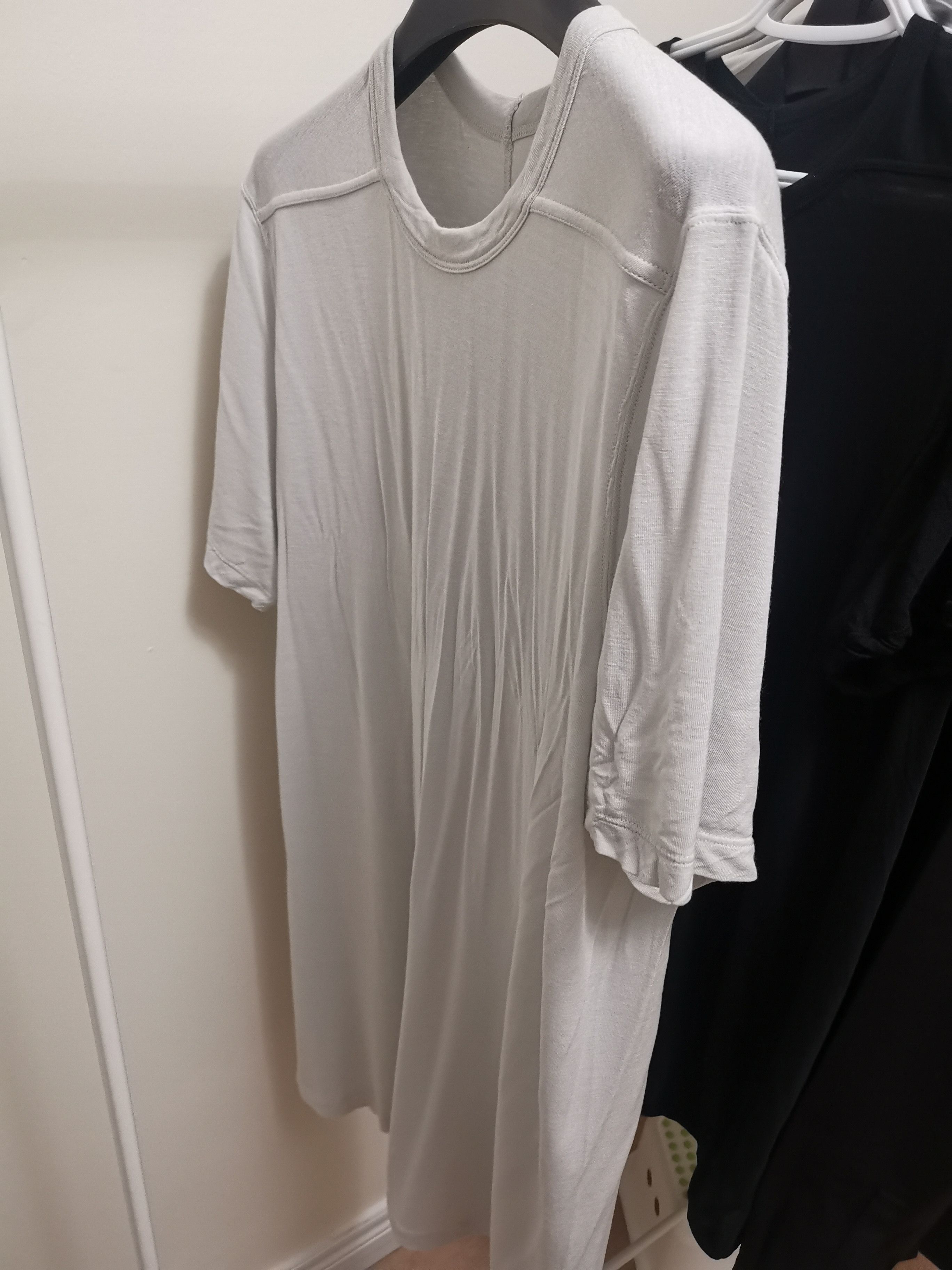 Rick Owens Rick Owens Level tee in viscose oyster Size US M / EU 48-50 / 2 - 5 Thumbnail