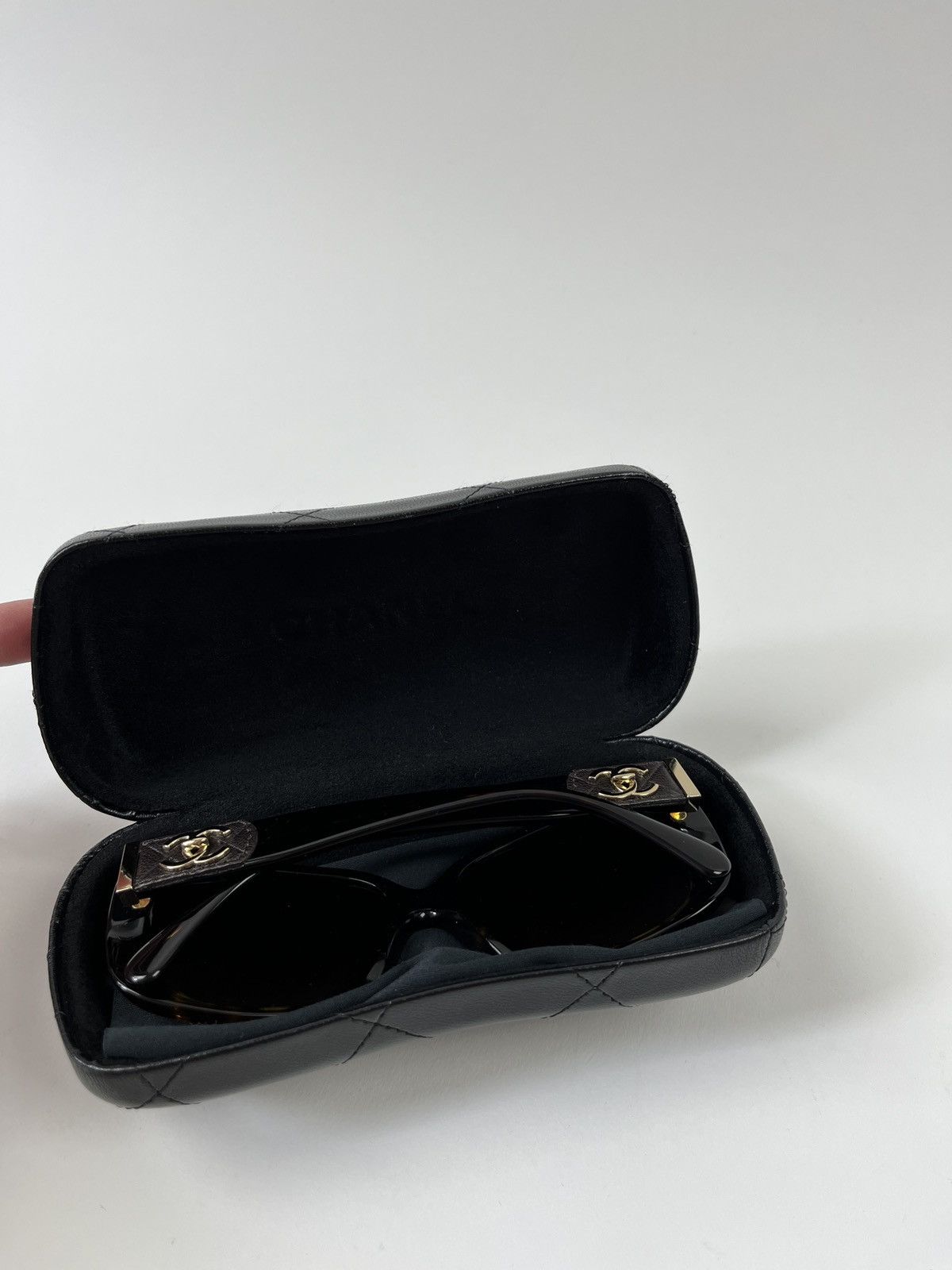 Chanel Chanel Sunglasses Brown Tortoise W/Gold Turn Lock CC Logo Size ONE SIZE - 17 Thumbnail
