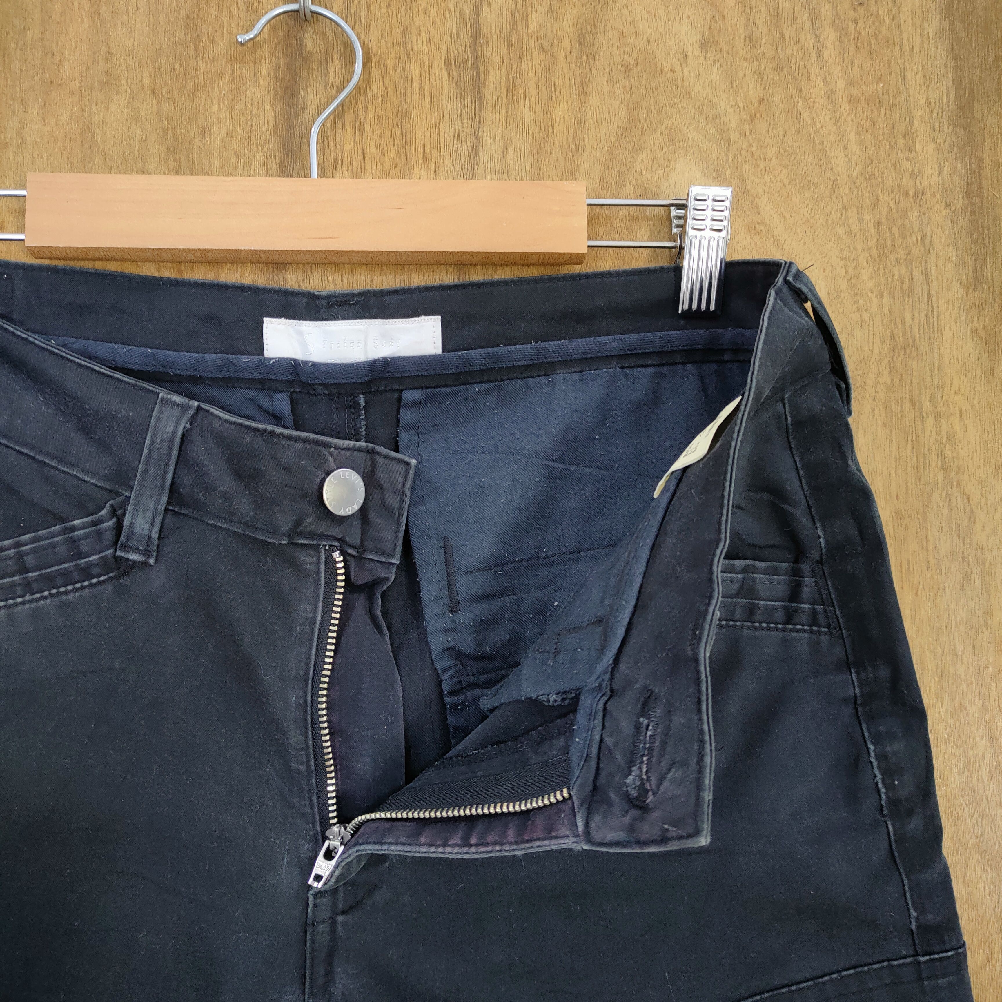 Japanese Brand × Levi's × Vintage VINTAGE LEVI'S LADY BOOTCUT BLACK WOMEN CARGO PANTS Size US 29 - 10 Thumbnail