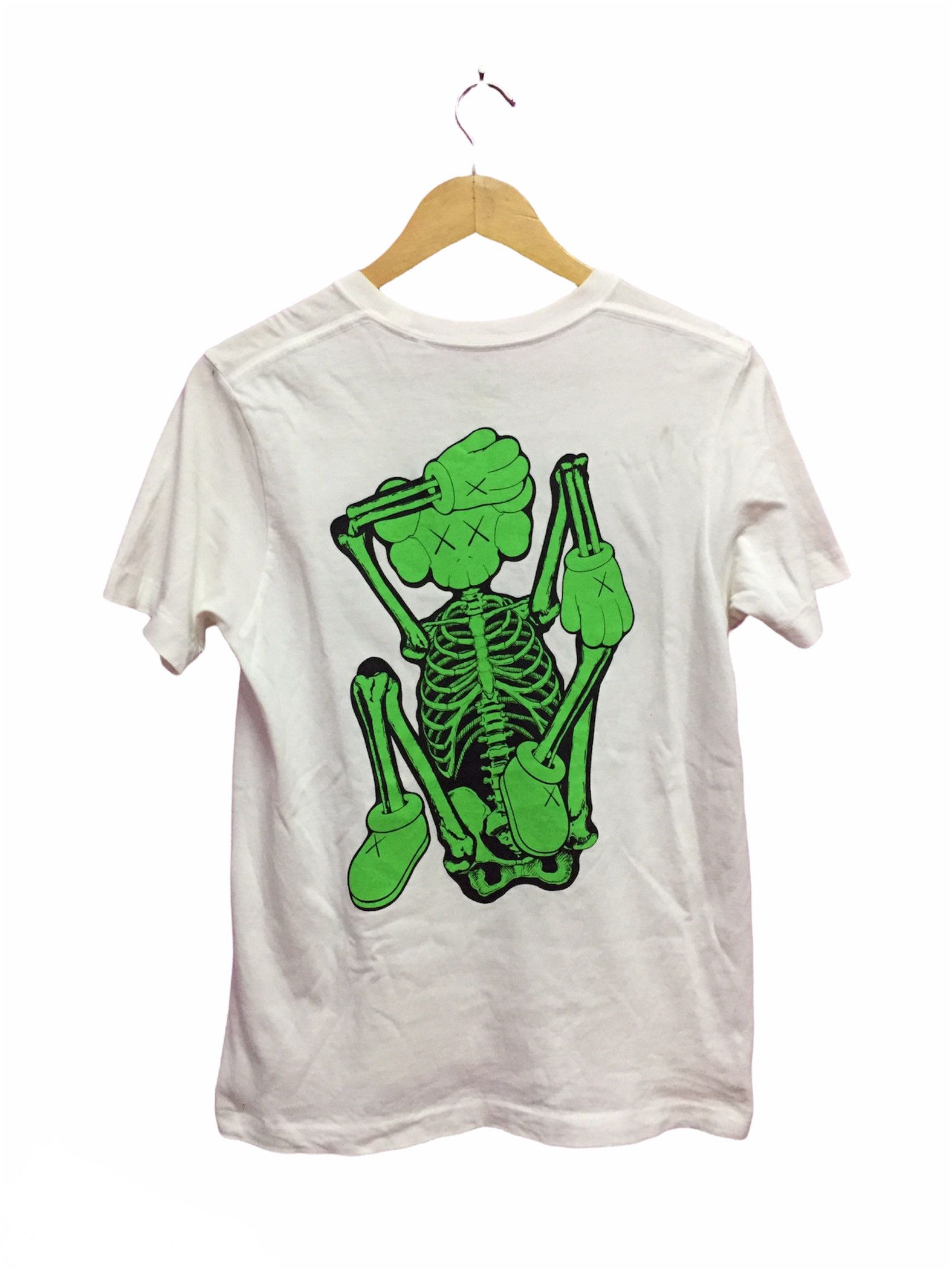 Kaws × Uniqlo Kaws x Uniqlo Skeleton T-Shirts Size US L / EU 52-54 / 3 - 1 Thumbnail