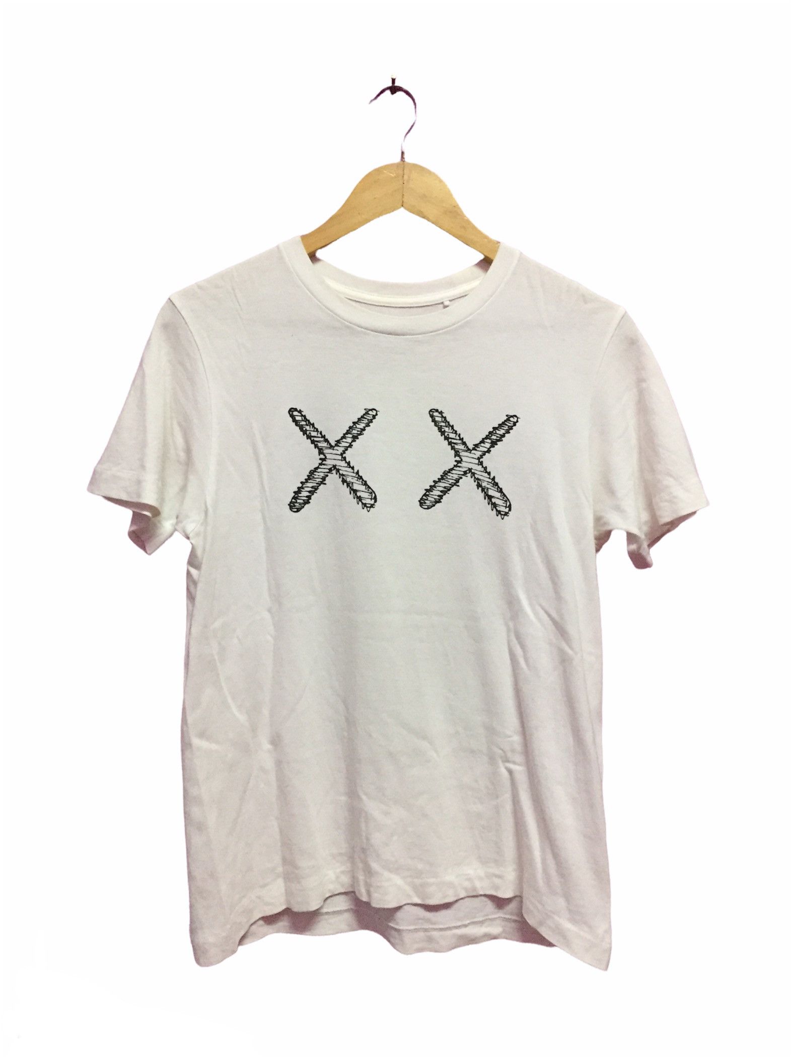 Kaws × Uniqlo Kaws x Uniqlo Skeleton T-Shirts Size US L / EU 52-54 / 3 - 2 Thumbnail