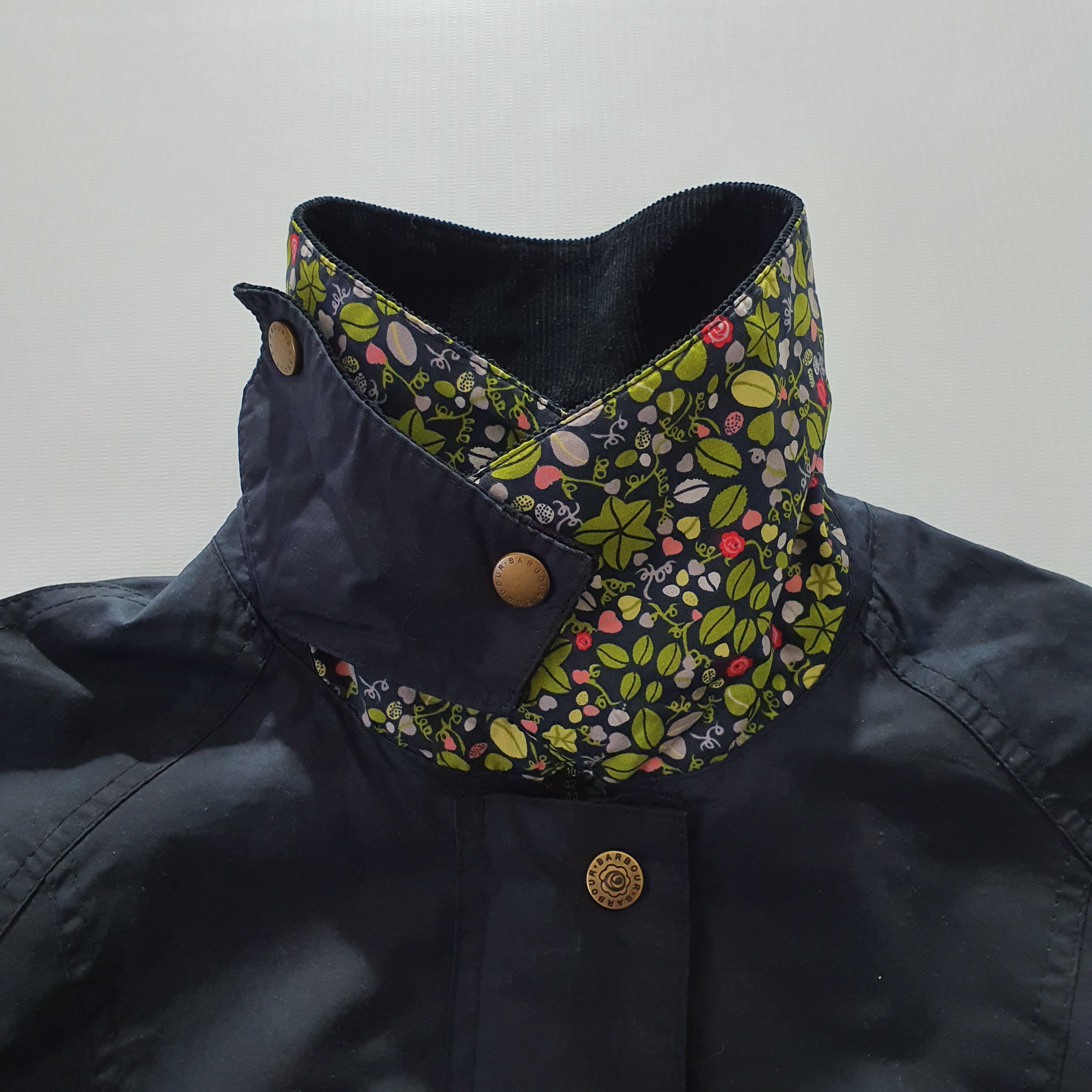 Barbour × Vintage Rare Barbour Corduroy Neck Multi pockets Jacket Size M / US 6-8 / IT 42-44 - 3 Thumbnail