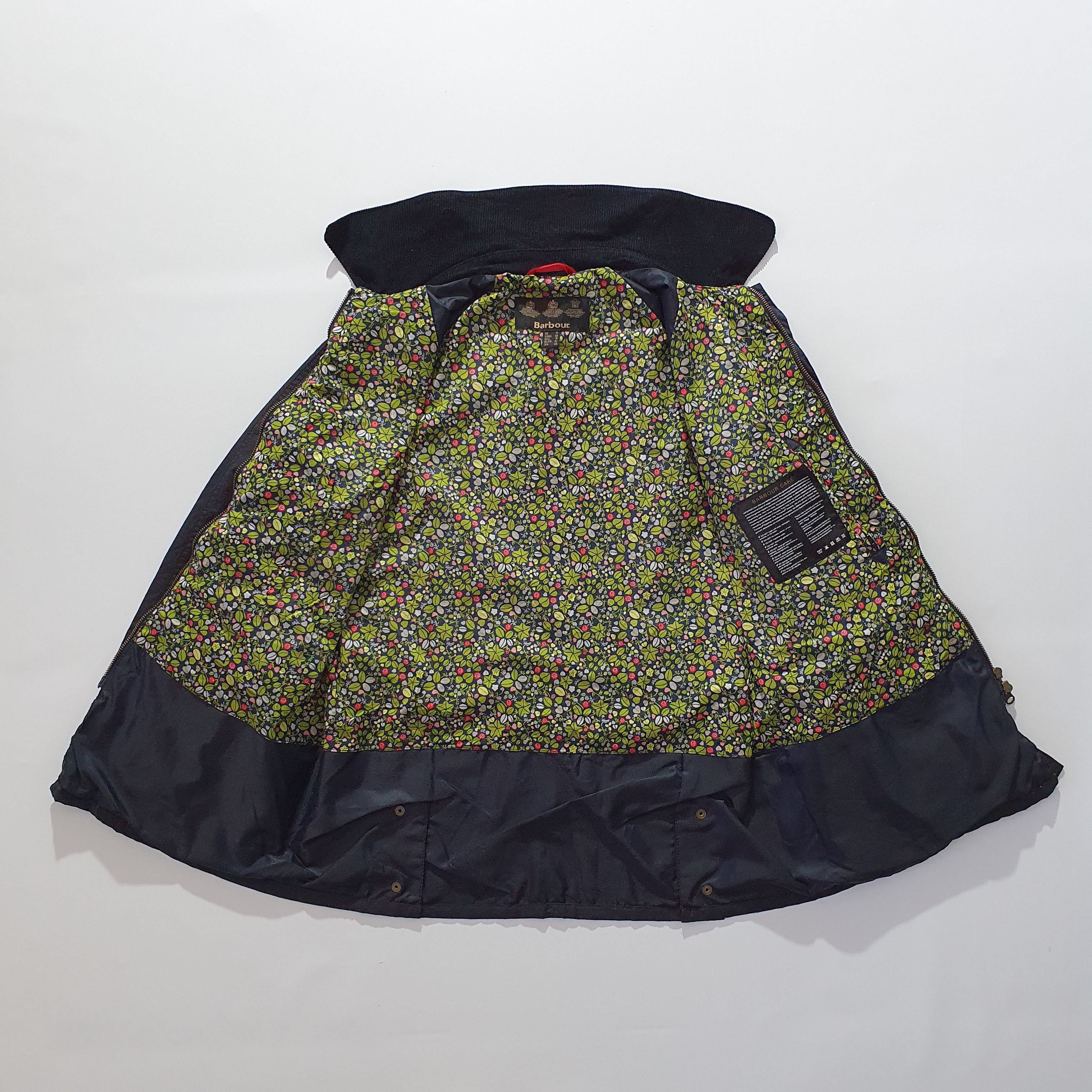 Barbour × Vintage Rare Barbour Corduroy Neck Multi pockets Jacket Size M / US 6-8 / IT 42-44 - 4 Thumbnail