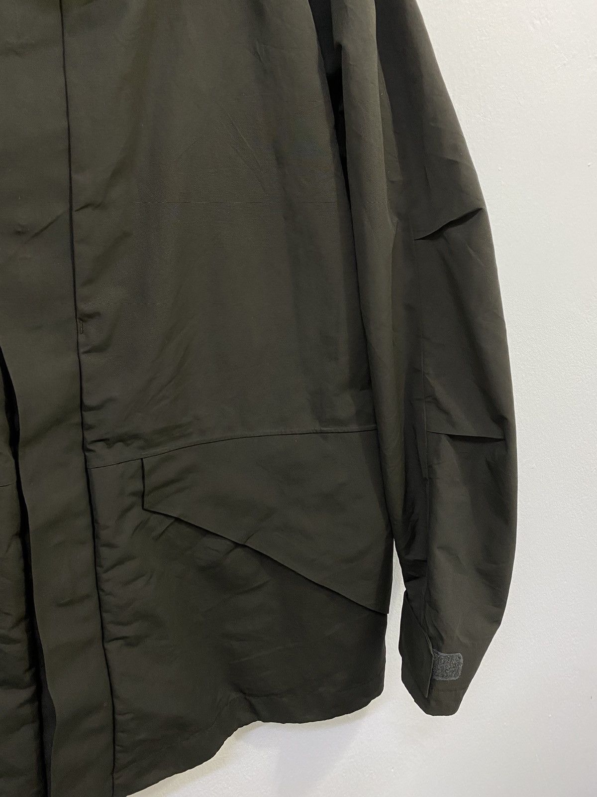 Lemaire Lemaire X Uniqlo Waterproof Jacket Olive Color with Hoodies Size US L / EU 52-54 / 3 - 5 Thumbnail