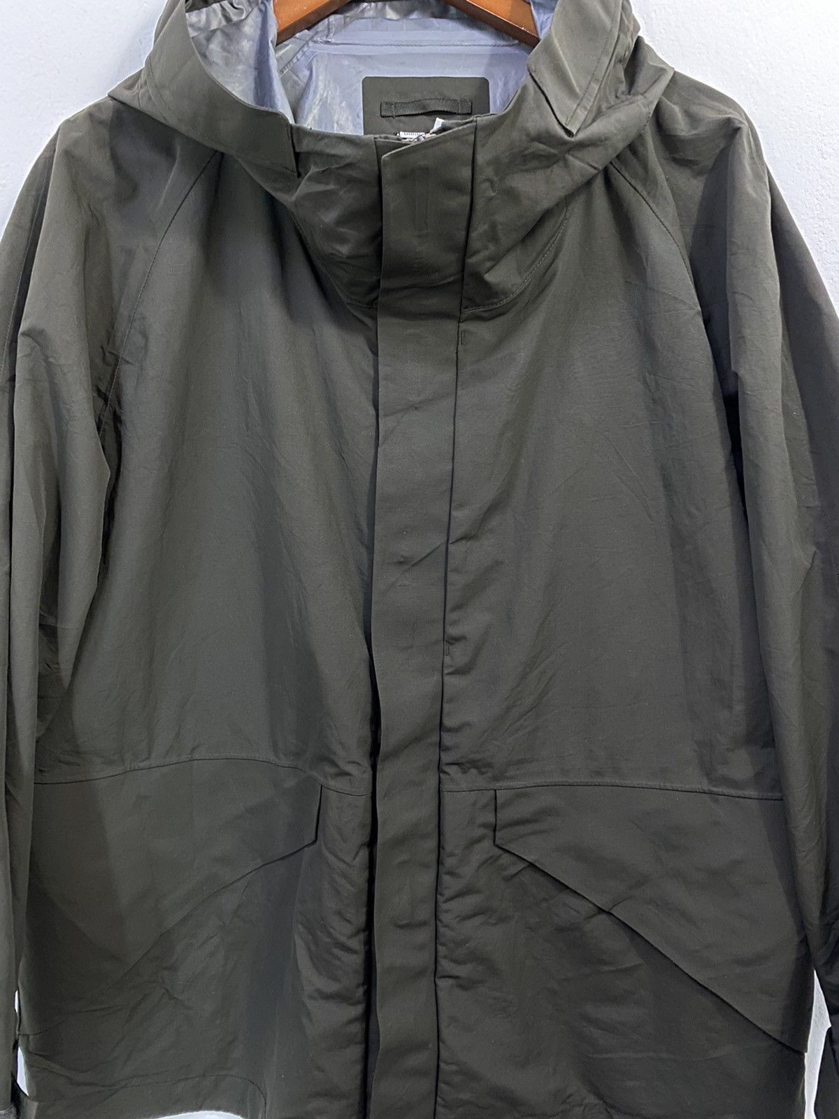 Lemaire Lemaire X Uniqlo Waterproof Jacket Olive Color with Hoodies Size US L / EU 52-54 / 3 - 4 Thumbnail