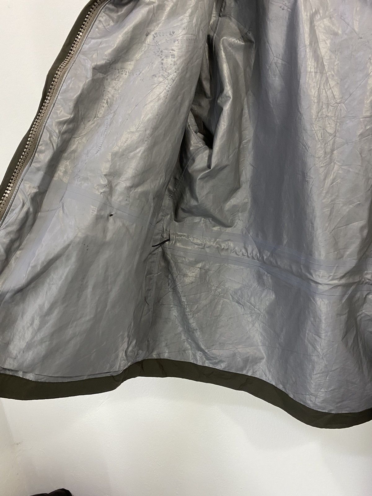 Lemaire Lemaire X Uniqlo Waterproof Jacket Olive Color with Hoodies Size US L / EU 52-54 / 3 - 10 Thumbnail
