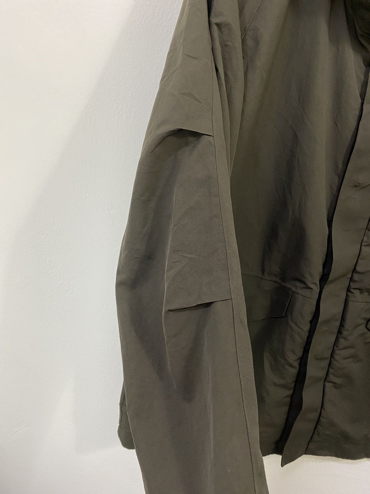Lemaire Lemaire X Uniqlo Waterproof Jacket Olive Color with Hoodies Size US L / EU 52-54 / 3 - 7 Thumbnail