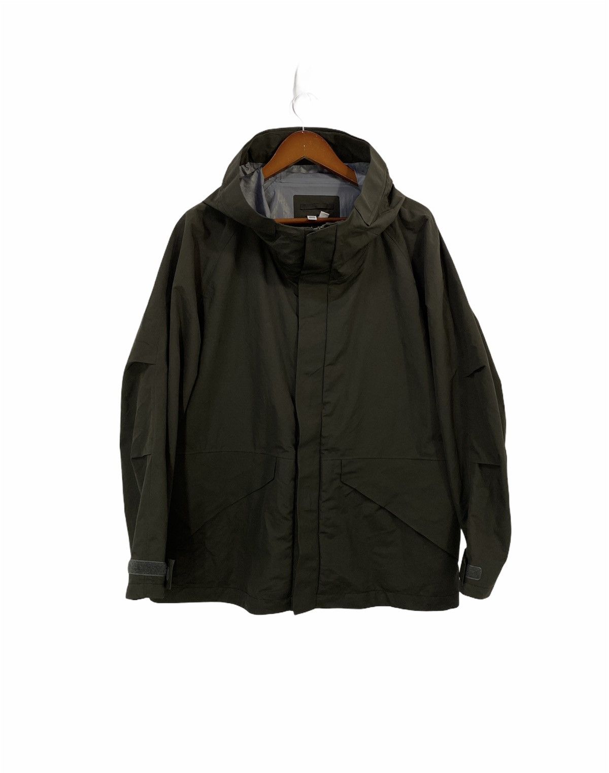 Lemaire Lemaire X Uniqlo Waterproof Jacket Olive Color with Hoodies Size US L / EU 52-54 / 3 - 1 Thumbnail
