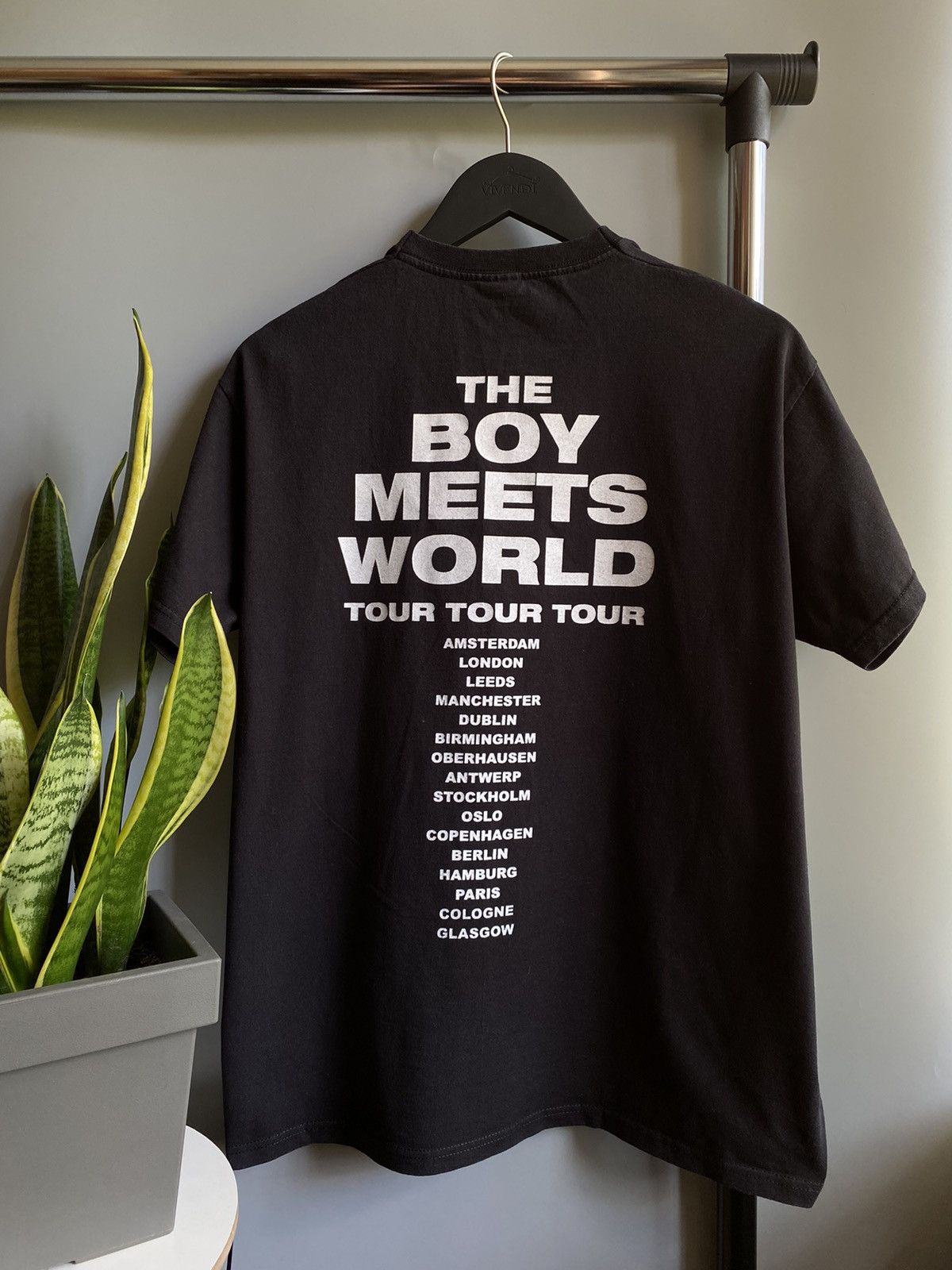 Band Tees 2017 Drake “The Boys Meets World Tour” T shirt Size US L / EU 52-54 / 3 - 12 Thumbnail