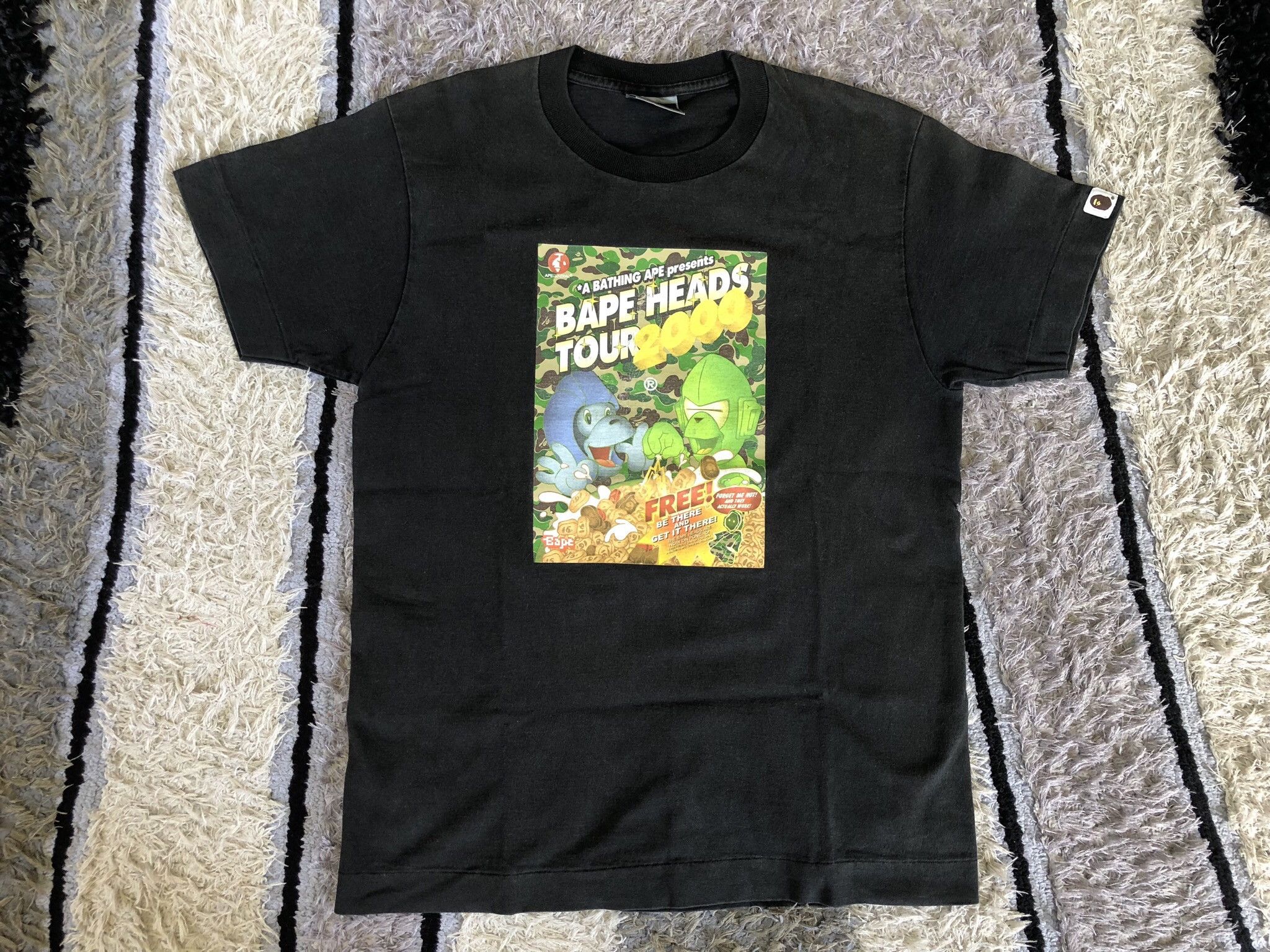 Bape × Vintage Bape Heads Tour 2000 Tee Size US M / EU 48-50 / 2 - 1 Thumbnail