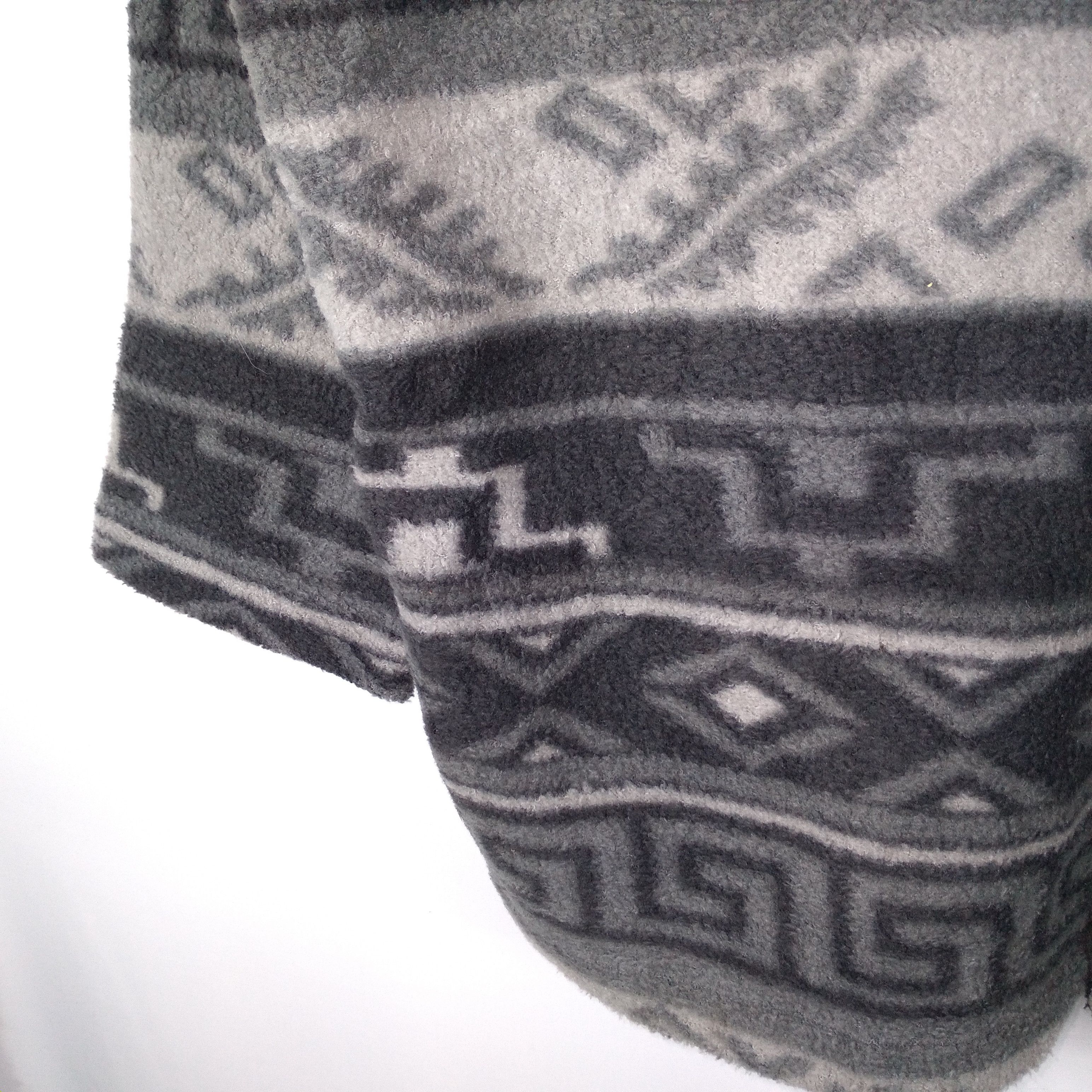 Japanese Brand Vintage Water Buffalo Navajo Style Buttons Fleece Jacket Size US L / EU 52-54 / 3 - 6 Thumbnail
