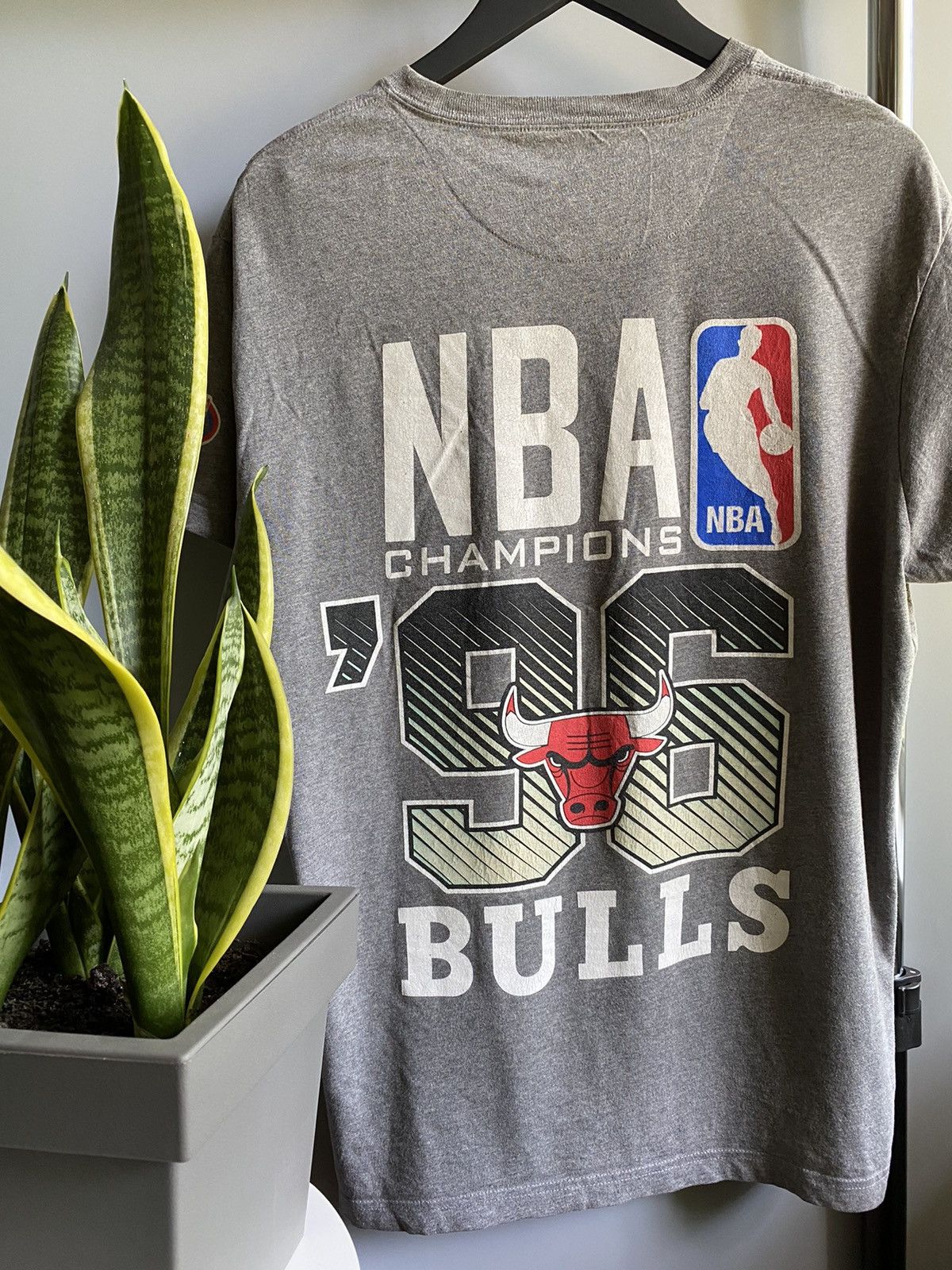 Mitchell & Ness × NBA Mitchell&Ness Chicago Bulls 1996 NBA Champions T Shirt Size US M / EU 48-50 / 2 - 10 Thumbnail