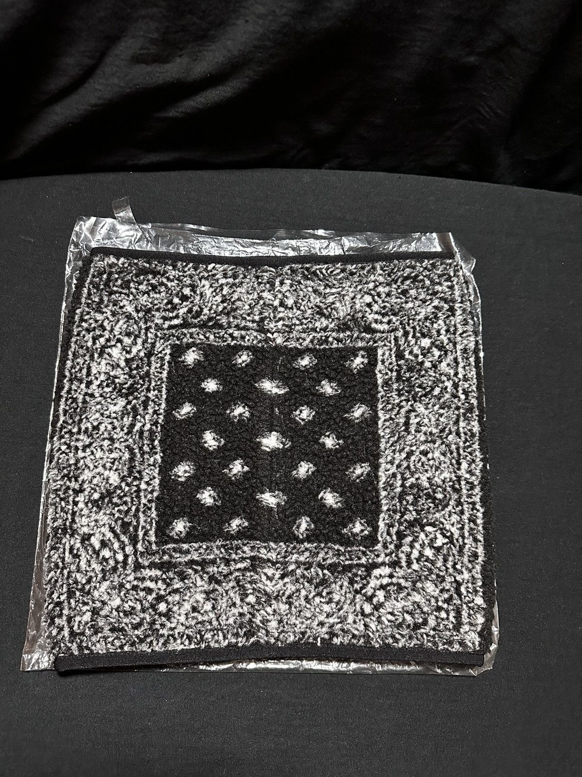 Supreme Supreme Bandana Fleece Neck Gaiter (Black) | Grailed