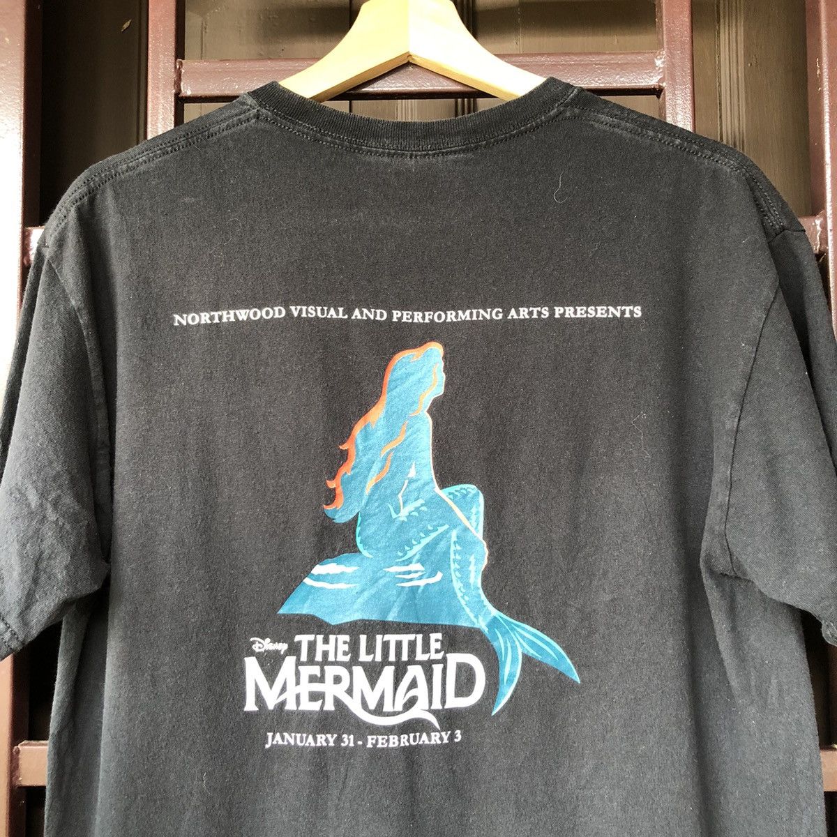 Disney 🔥Very Rare🔥Sunfaded Disney The Little Mermaid CREW Tshirt Size US M / EU 48-50 / 2 - 9 Thumbnail
