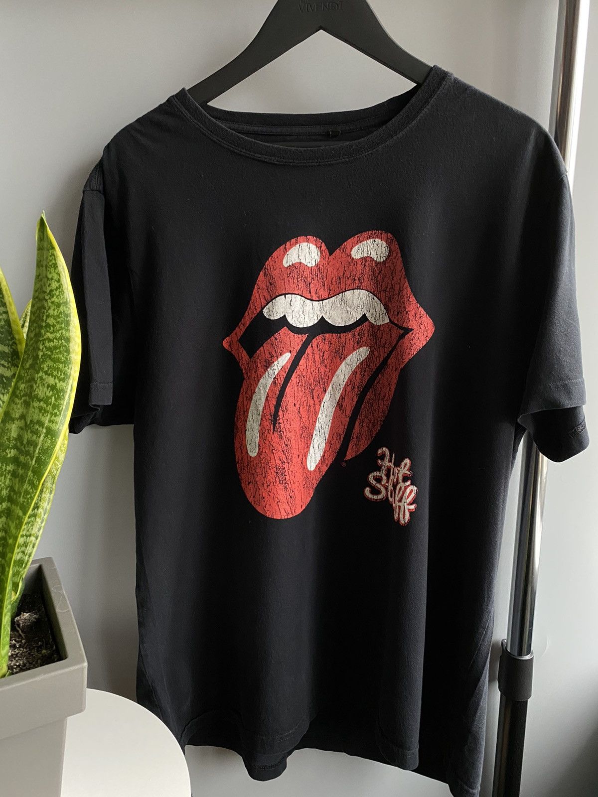 Band Tees The Rolling Stones Hot Stuff 2012 Band Tee merch t shirt Size US XL / EU 56 / 4 - 3 Thumbnail