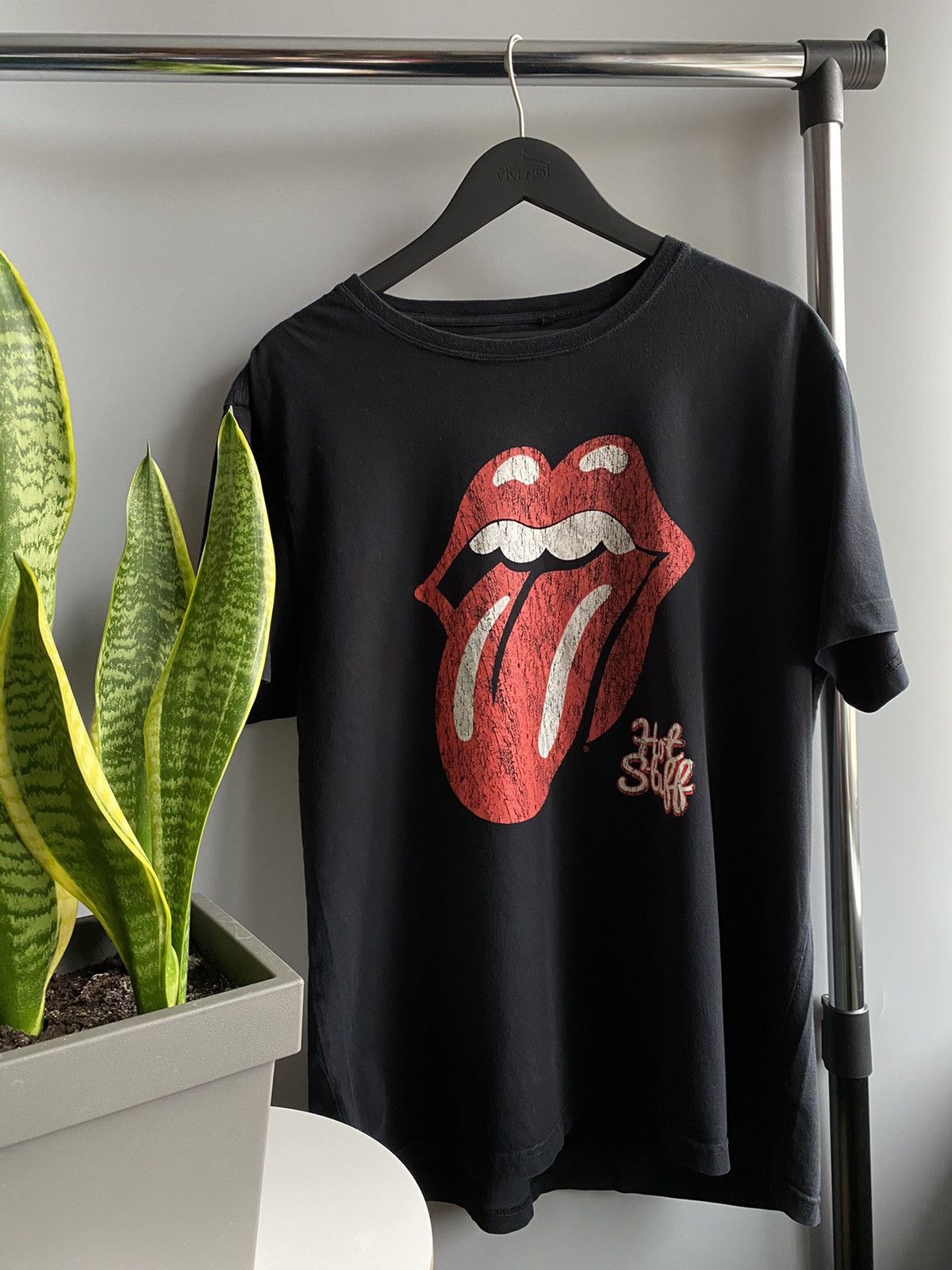 Band Tees The Rolling Stones Hot Stuff 2012 Band Tee merch t shirt Size US XL / EU 56 / 4 - 2 Thumbnail