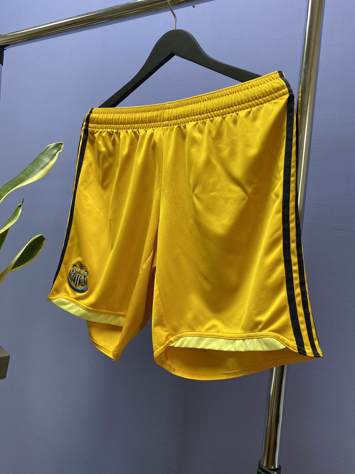 Adidas × Vintage Adidas 2009 Newcastle United Away Soccer Shorts Size US 34 / EU 50 - 2 Thumbnail