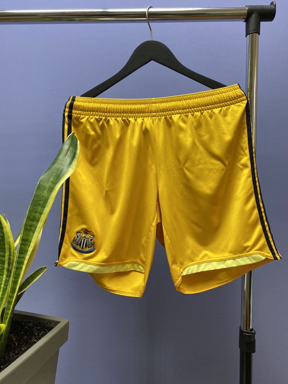 Adidas × Vintage Adidas 2009 Newcastle United Away Soccer Shorts Size US 34 / EU 50 - 1 Thumbnail