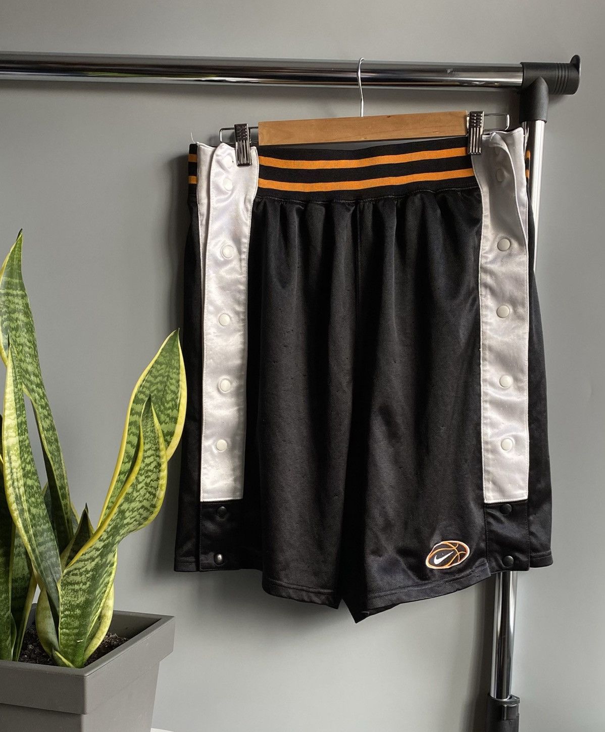 Other Vintage 90s Nike Basketball Shorts NBA Men’s XL Size US 36 / EU 52 - 2 Thumbnail