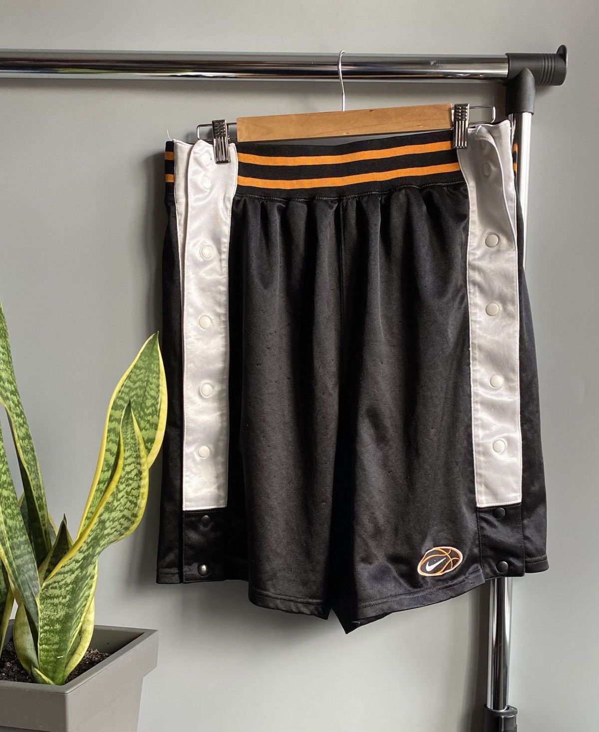 Other Vintage 90s Nike Basketball Shorts NBA Men’s XL Size US 36 / EU 52 - 1 Thumbnail