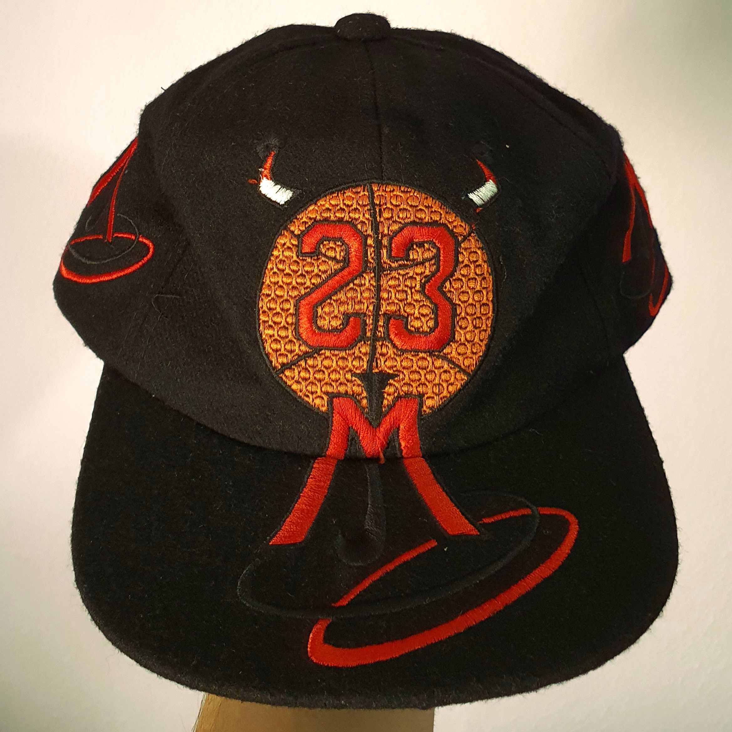 NBA Vintage Bootleg Jordan Bulls Hat Size ONE SIZE - 1 Thumbnail