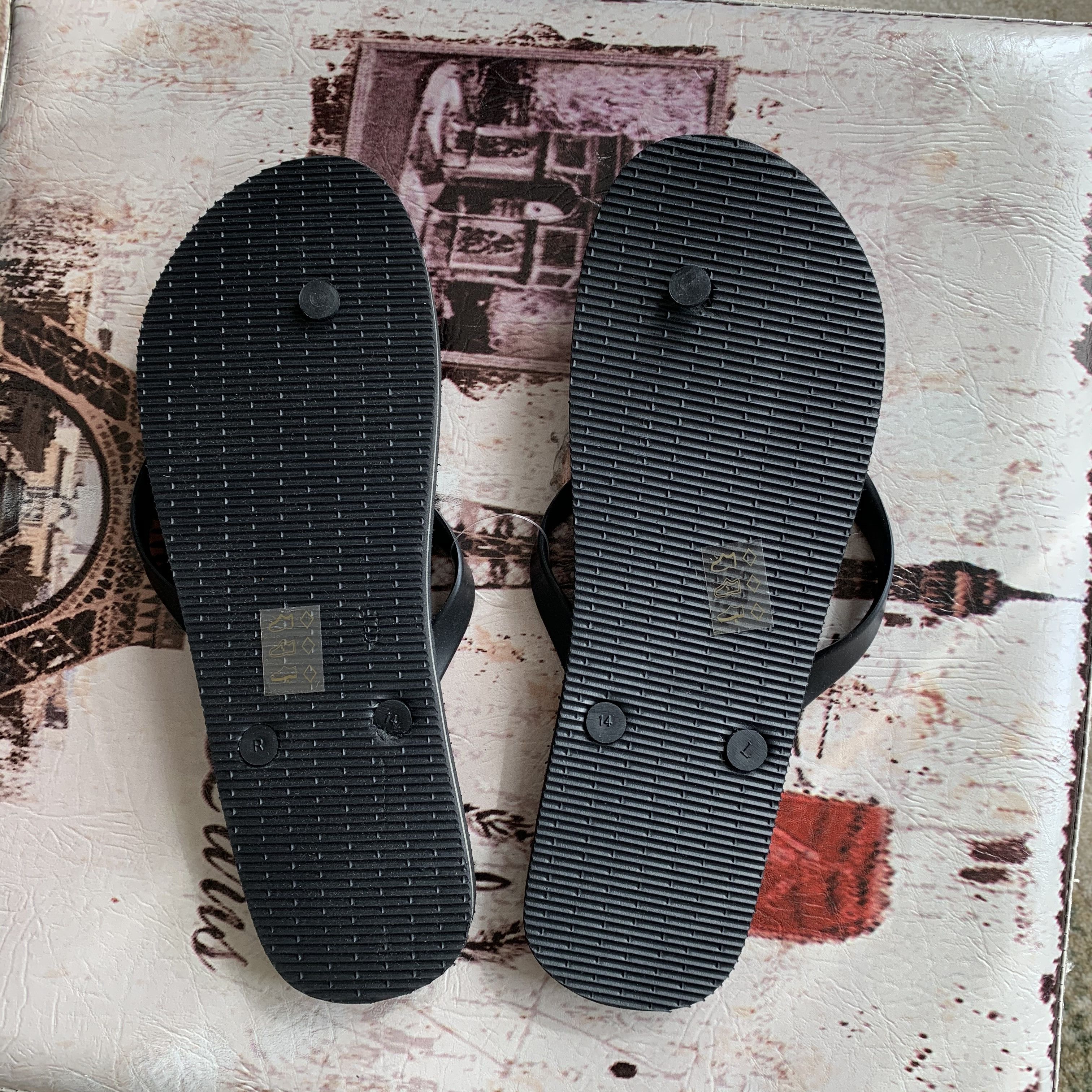 Onia Onia Men’s Black Rubber Flip Flops L 11-12 Size US 11 / EU 44 - 2 Thumbnail