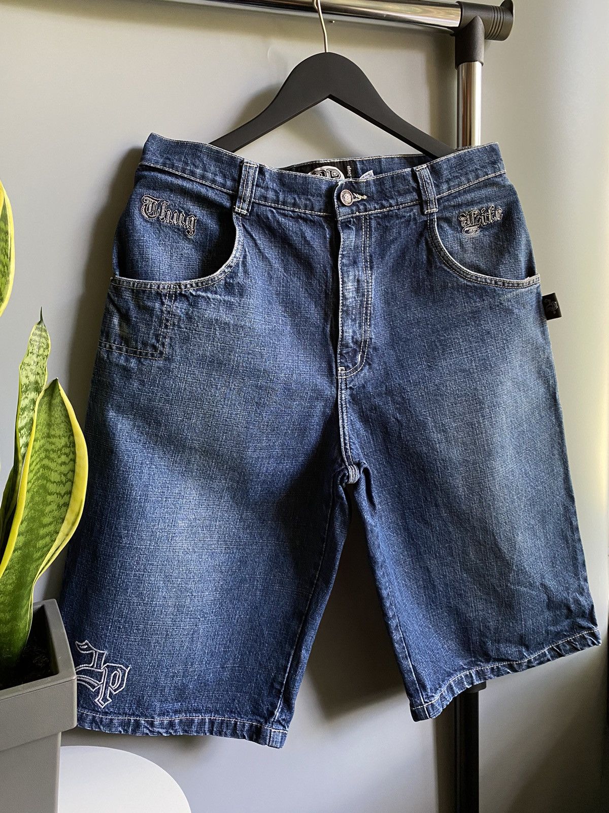 Makaveli × Rap Tees × Vintage Vintage Makaveli x 2Pac Jeans Shorts Denim Tupac Hiphop Rap Size US 33 - 4 Thumbnail