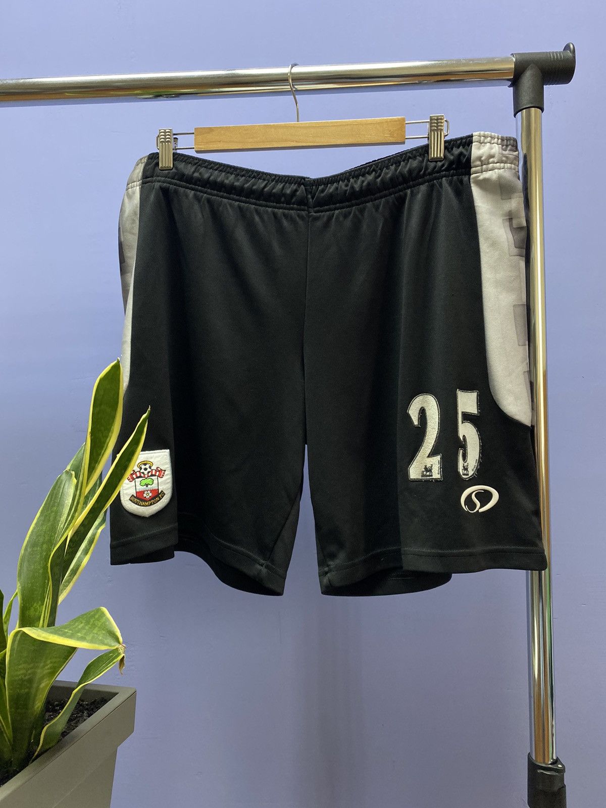 Vintage Vintage Southampton 2003 2005 #25 Goalkeeper Soccer Shorts Size US 36 / EU 52 - 1 Thumbnail