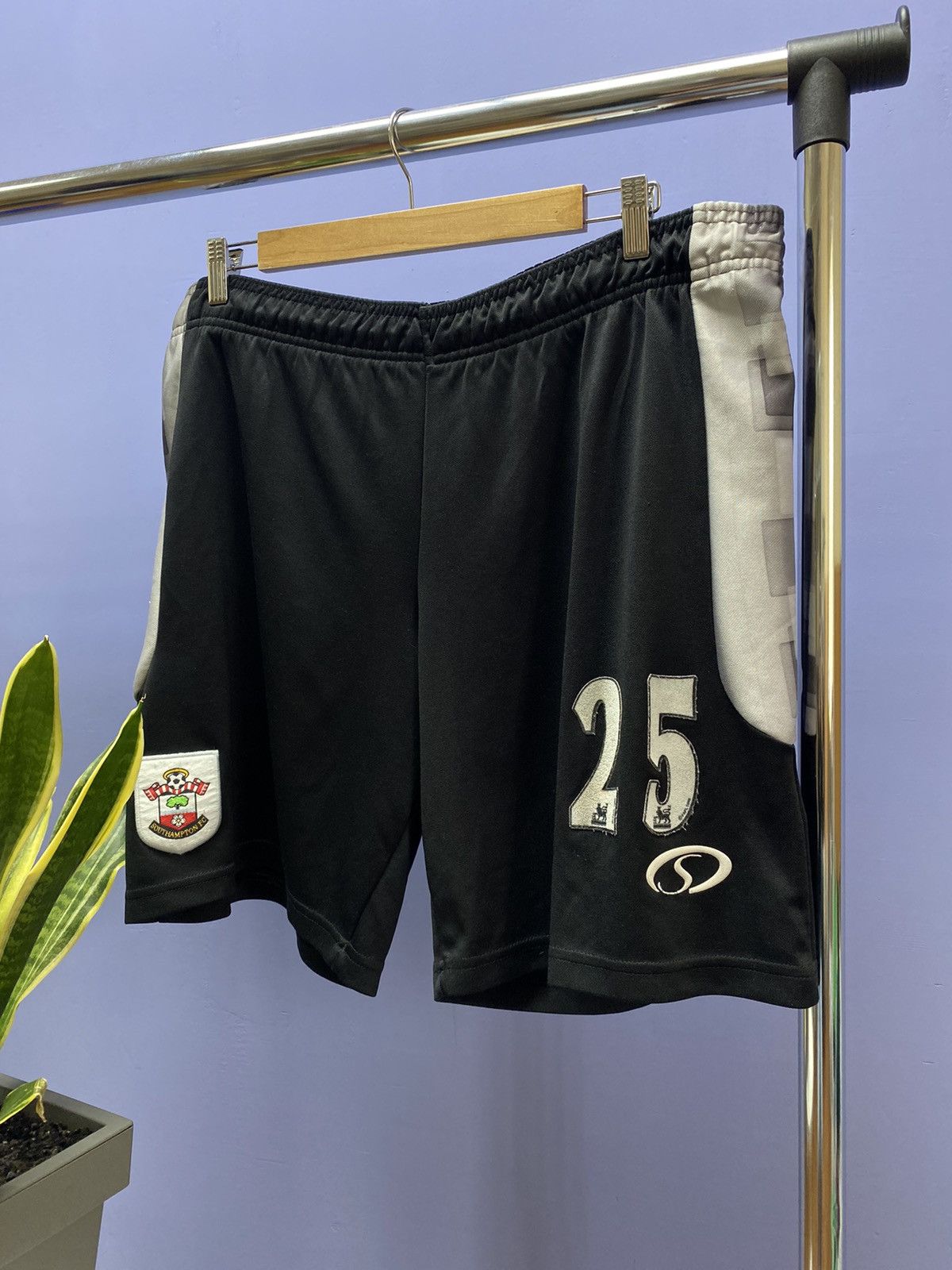 Vintage Vintage Southampton 2003 2005 #25 Goalkeeper Soccer Shorts Size US 36 / EU 52 - 2 Thumbnail