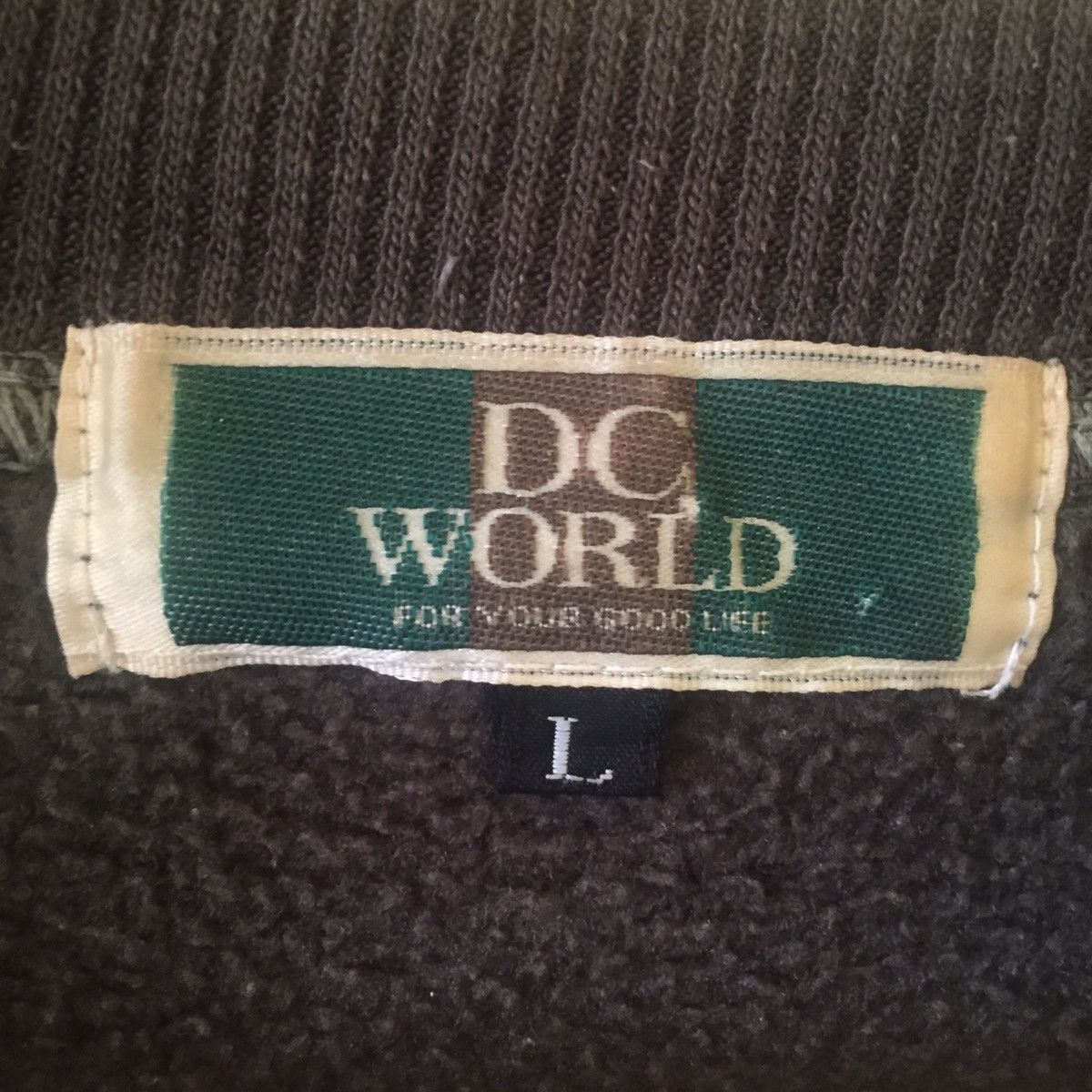 Japanese Brand Vintage Dc World Embroidery Crewneck Sweatshirt Size US L / EU 52-54 / 3 - 3 Thumbnail