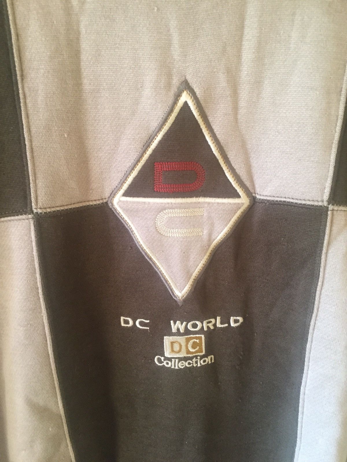 Japanese Brand Vintage Dc World Embroidery Crewneck Sweatshirt Size US L / EU 52-54 / 3 - 7 Thumbnail