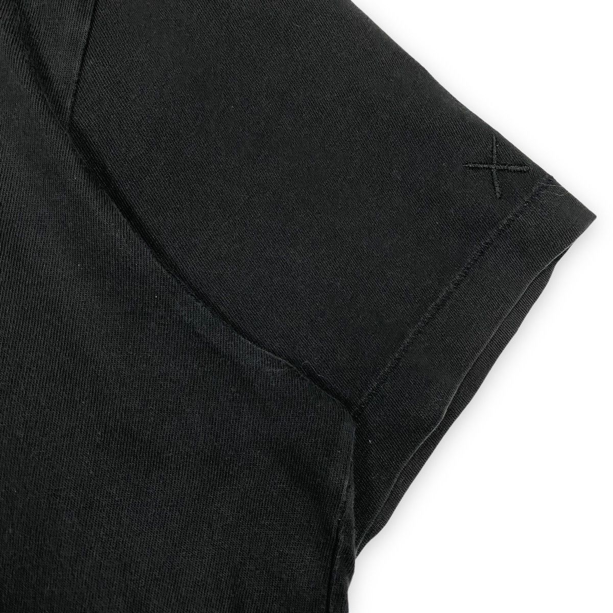 Japanese Brand × Kaws × Uniqlo KAWS UNIQLO BIG PRINT T SHIRT Size US L / EU 52-54 / 3 - 3 Thumbnail