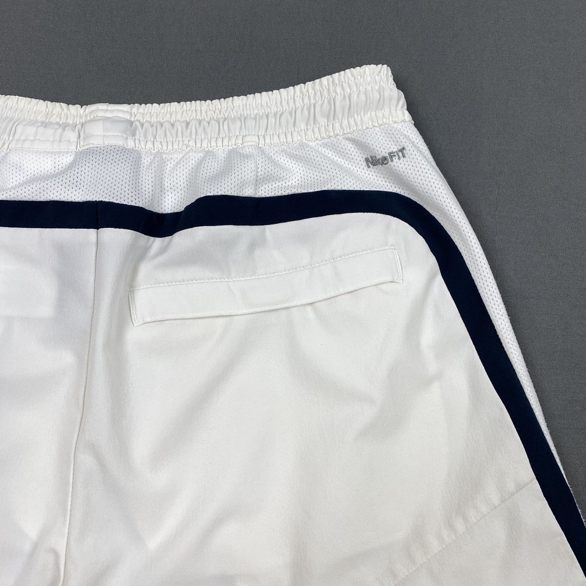 Vintage 2000s Vintage Nike Court Patch Pocket Nylon Tech Shorts Size US 32 / EU 48 - 10 Thumbnail