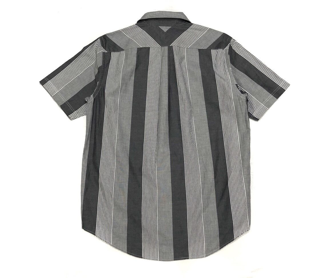 Paul Smith NEWBOLD A DIVISION OF PAUL SMITH Short Size US L / EU 52-54 / 3 - 3 Thumbnail