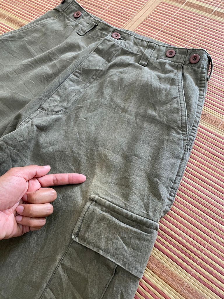 Japanese Brand RARE🔥Japanese Cargo Pants Multi Pocket Bondage Parachute Size US 29 - 9 Thumbnail