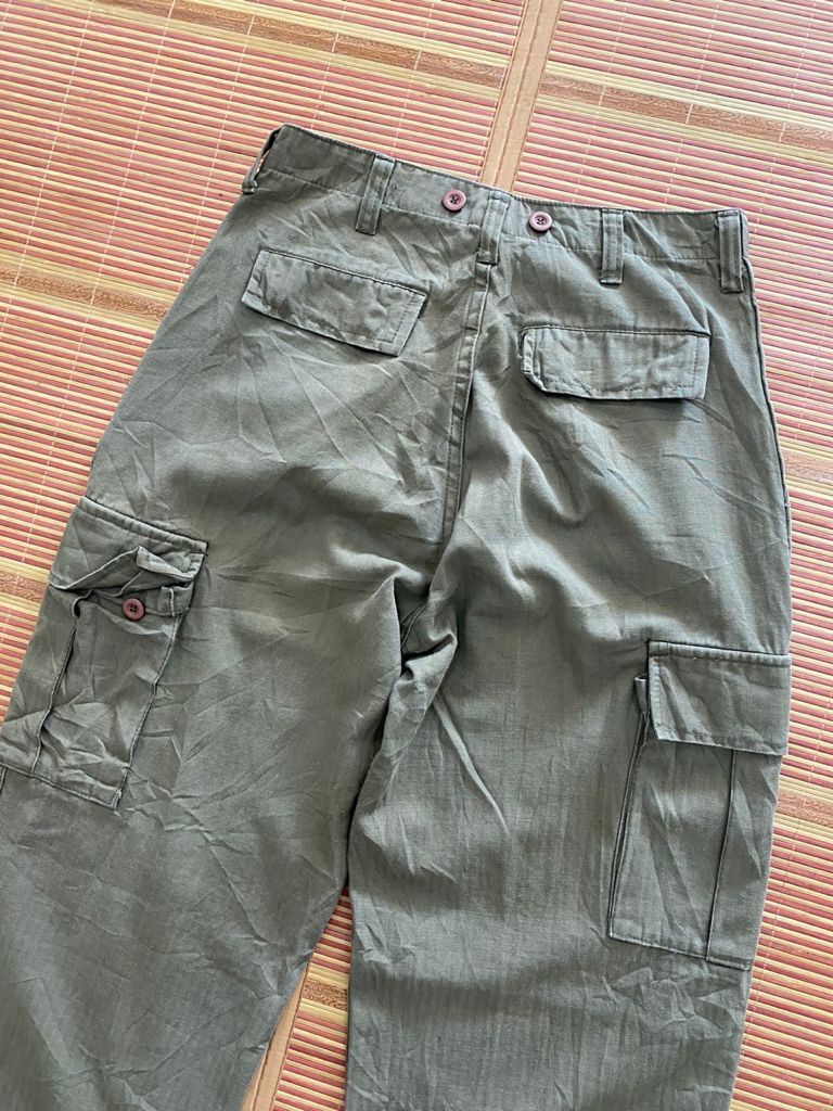 Japanese Brand RARE🔥Japanese Cargo Pants Multi Pocket Bondage Parachute Size US 29 - 10 Thumbnail