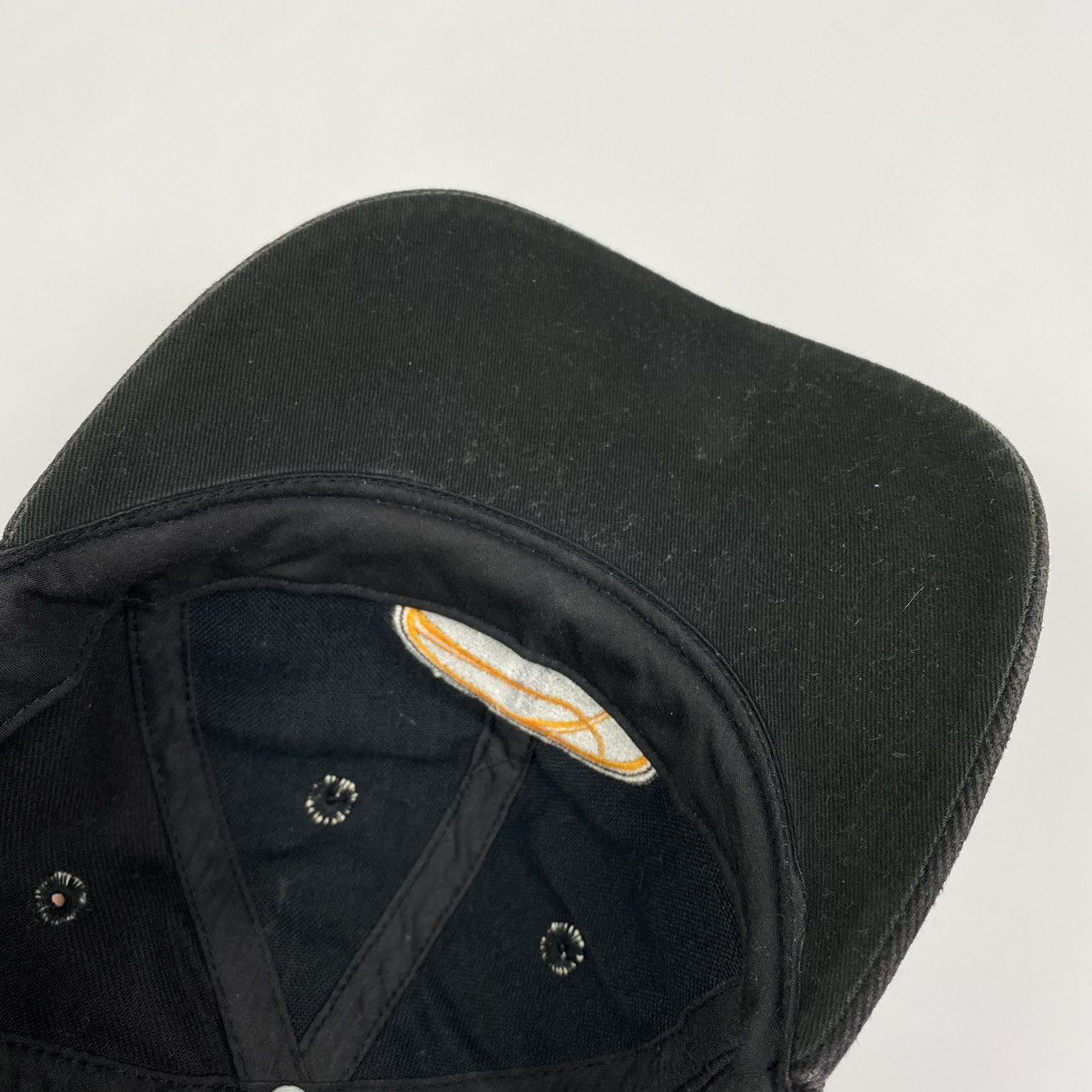 Nike 1990’s Vintage Sun Faded Nike Basketball Logo Snap Back Cap Size ONE SIZE - 7 Thumbnail
