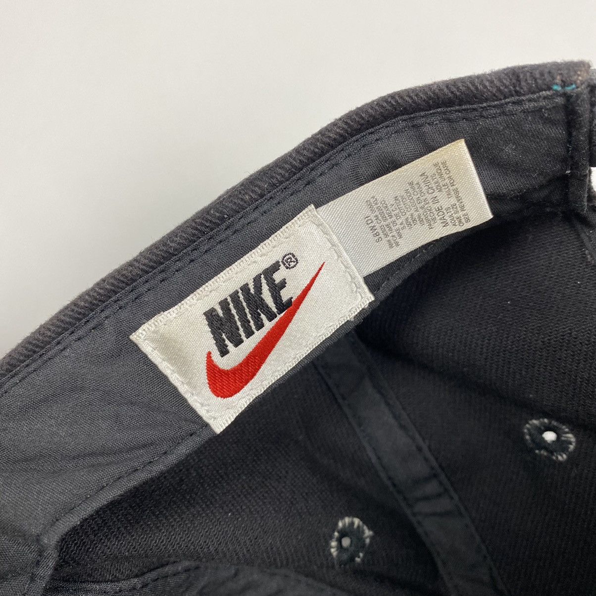 Nike 1990’s Vintage Sun Faded Nike Basketball Logo Snap Back Cap Size ONE SIZE - 8 Thumbnail