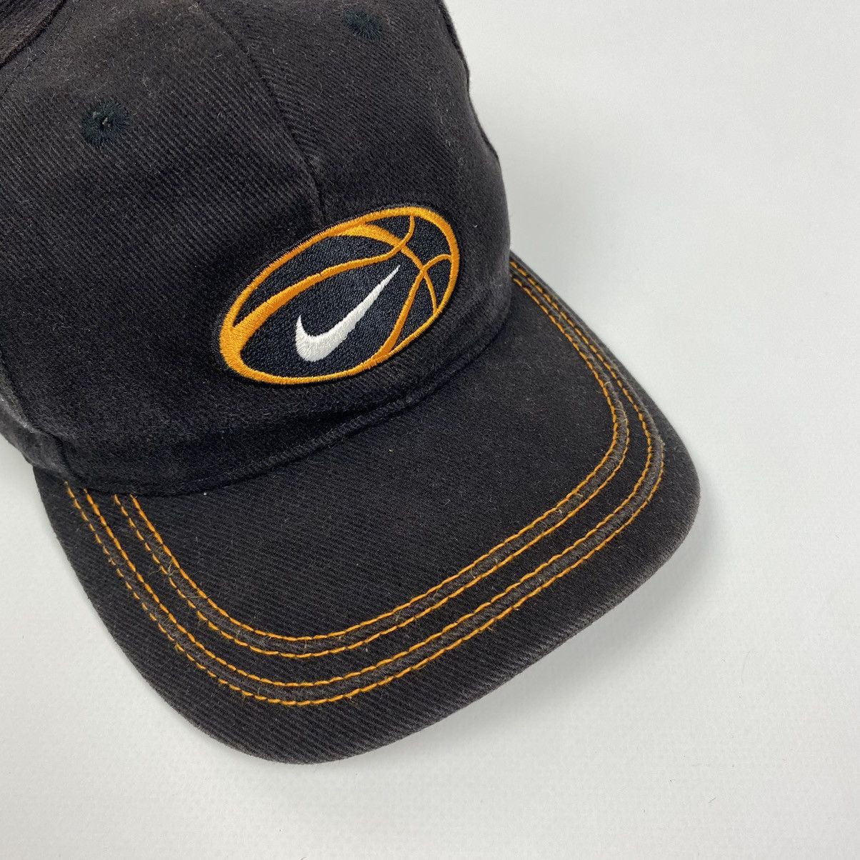Nike 1990’s Vintage Sun Faded Nike Basketball Logo Snap Back Cap Size ONE SIZE - 5 Thumbnail