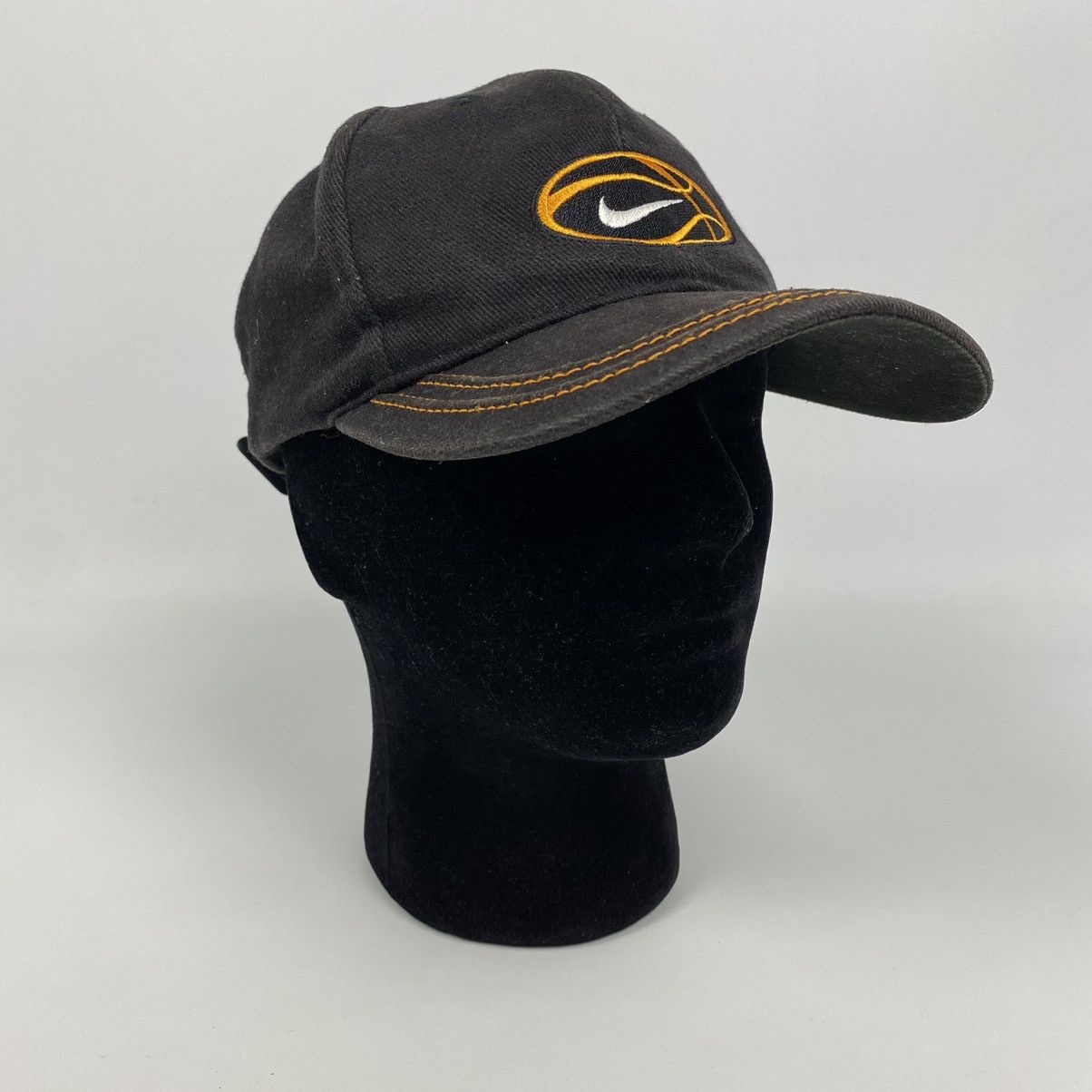 Nike 1990’s Vintage Sun Faded Nike Basketball Logo Snap Back Cap Size ONE SIZE - 1 Thumbnail