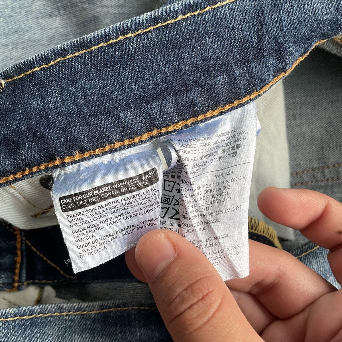 Levi's Vintage Clothing Vintage Levi’s 505 Distressed Faded Denim Jeans Pants W33 Size US 33 - 7 Thumbnail